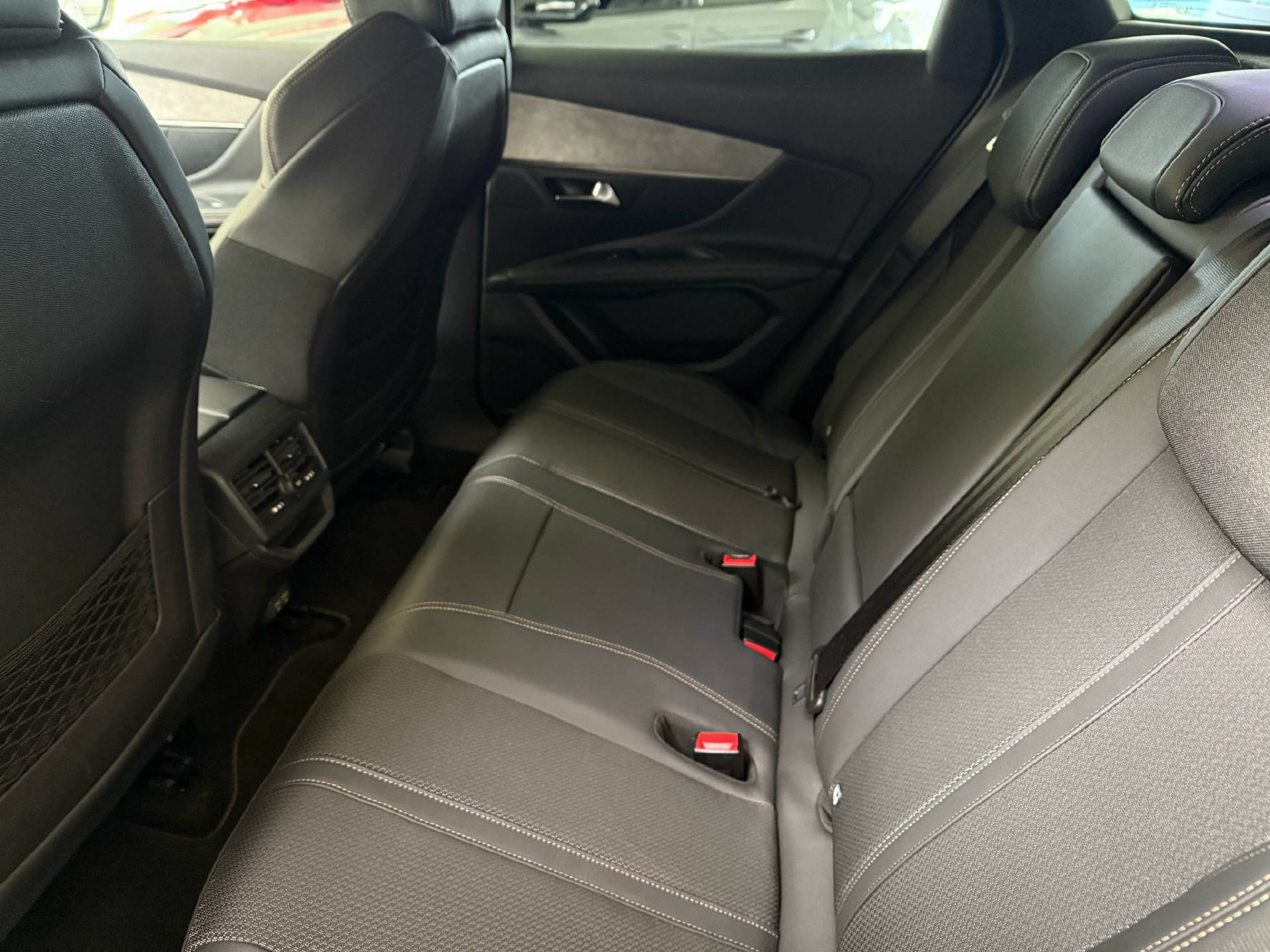 PEUGEOT 3008 1.6 Plug-in Hybrid GT-image-8