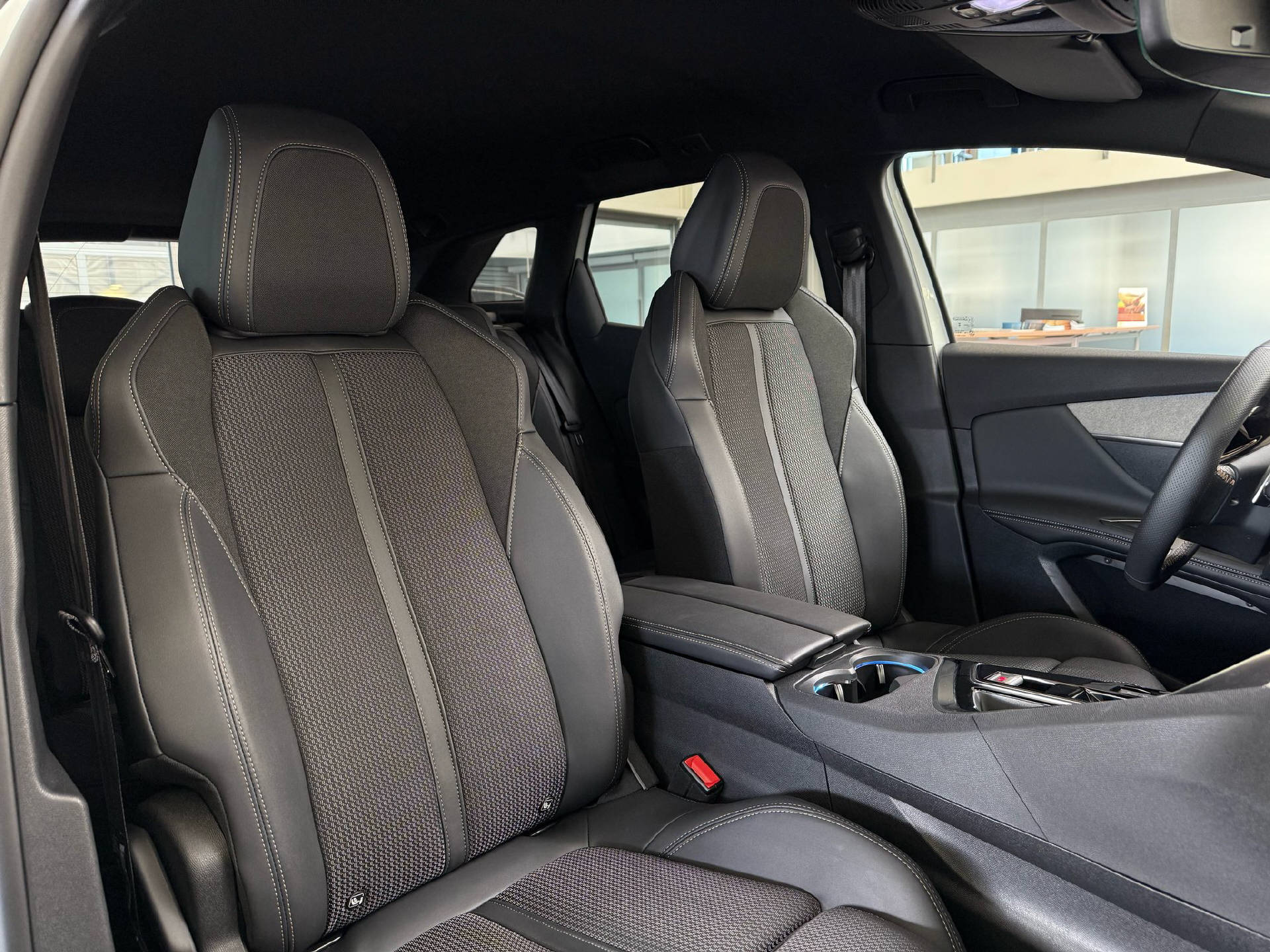 PEUGEOT 3008 1.6 Plug-in Hybrid GT-image-7