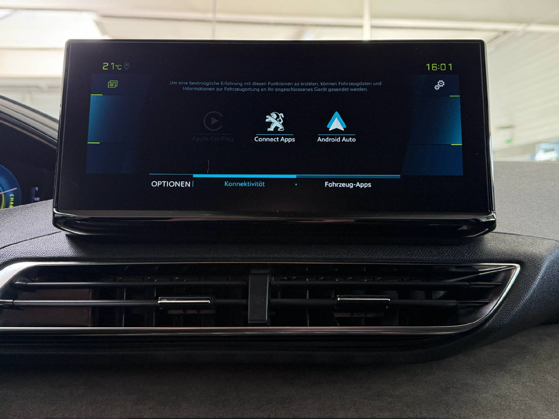 PEUGEOT 3008 1.6 Plug-in Hybrid GT-image-15