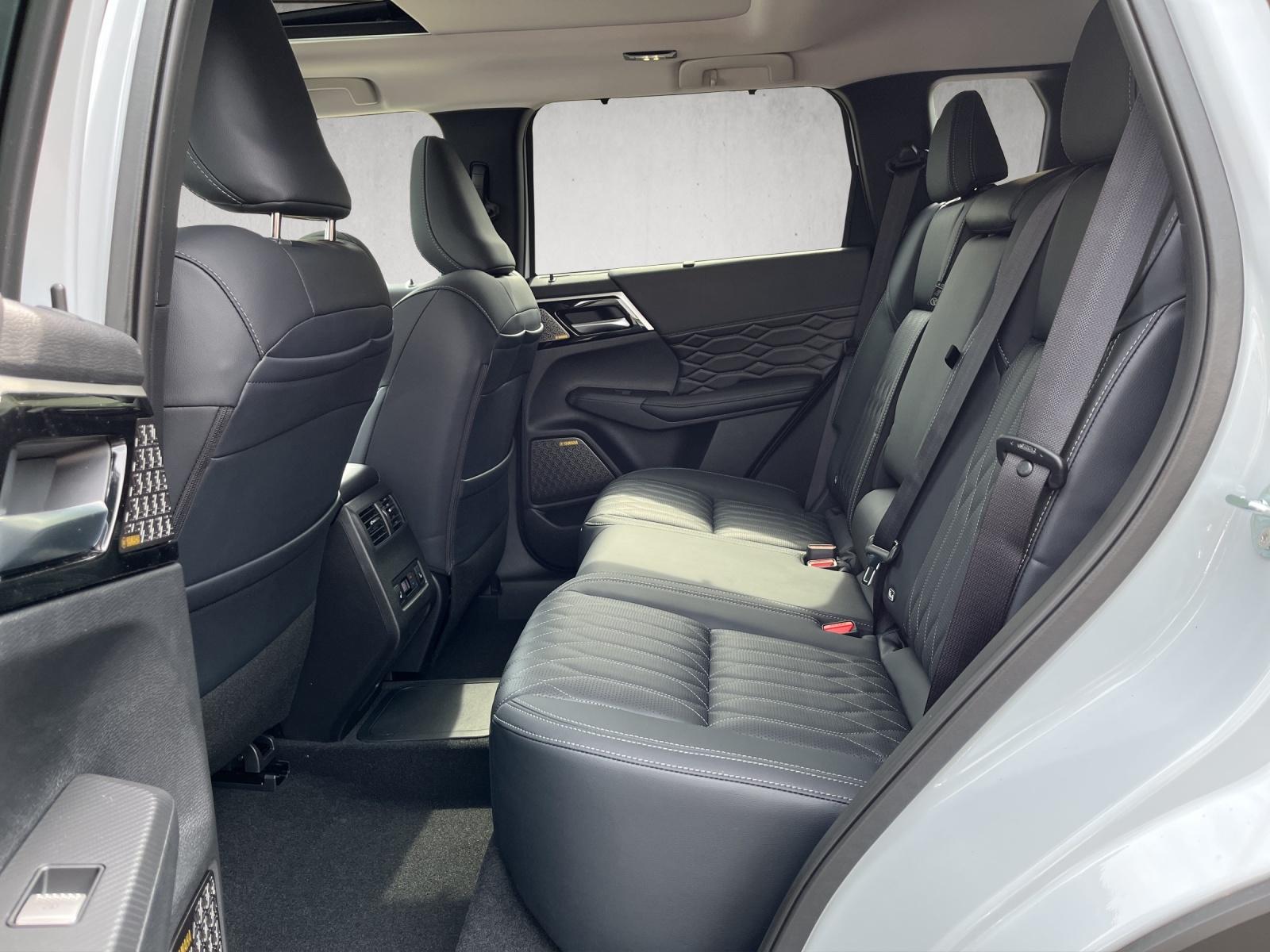 MITSUBISHI Outlander 2.4 PHEV Instyle 4x4-image-14