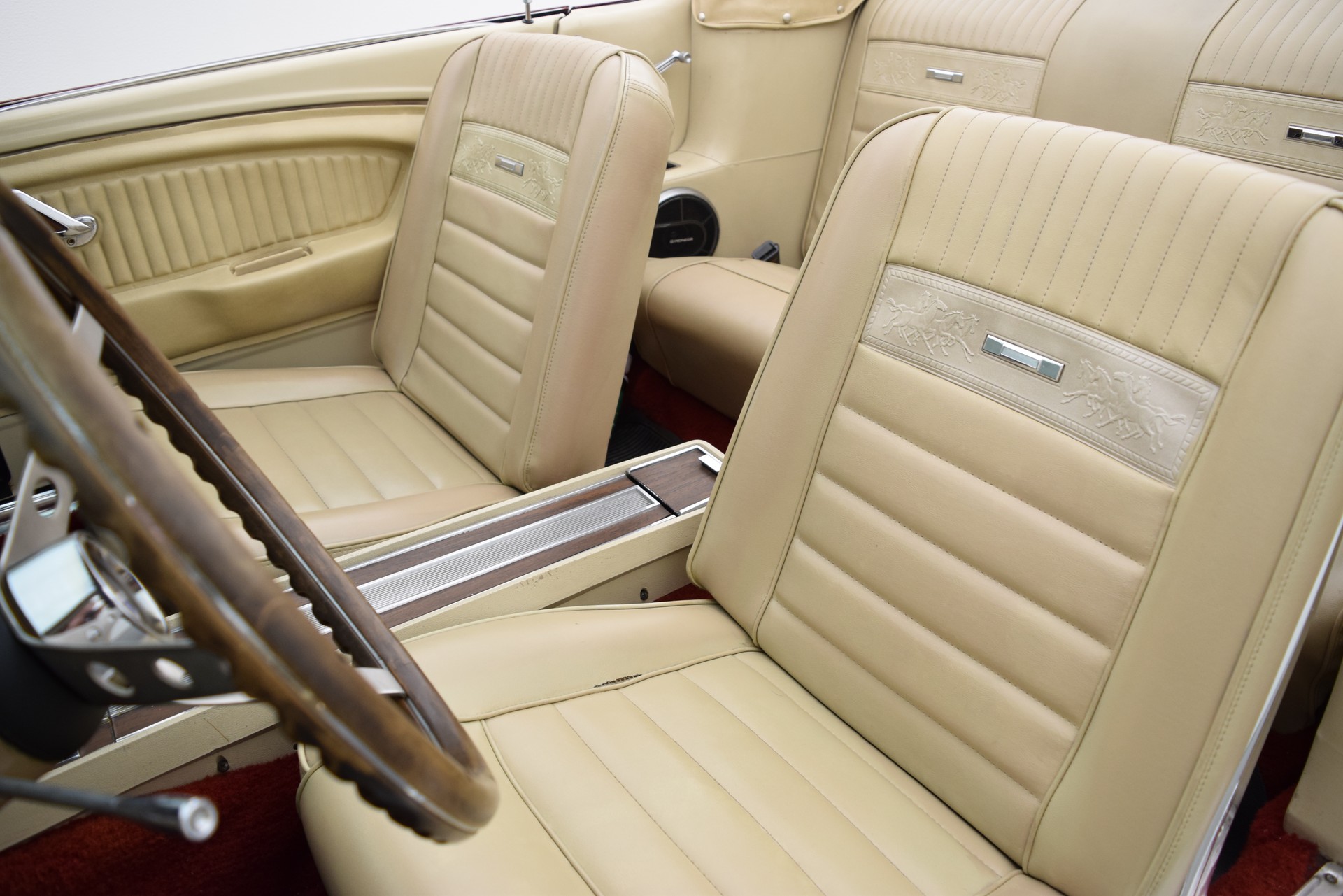 FORD Mustang GT Convertible V8 A-Code-image-9