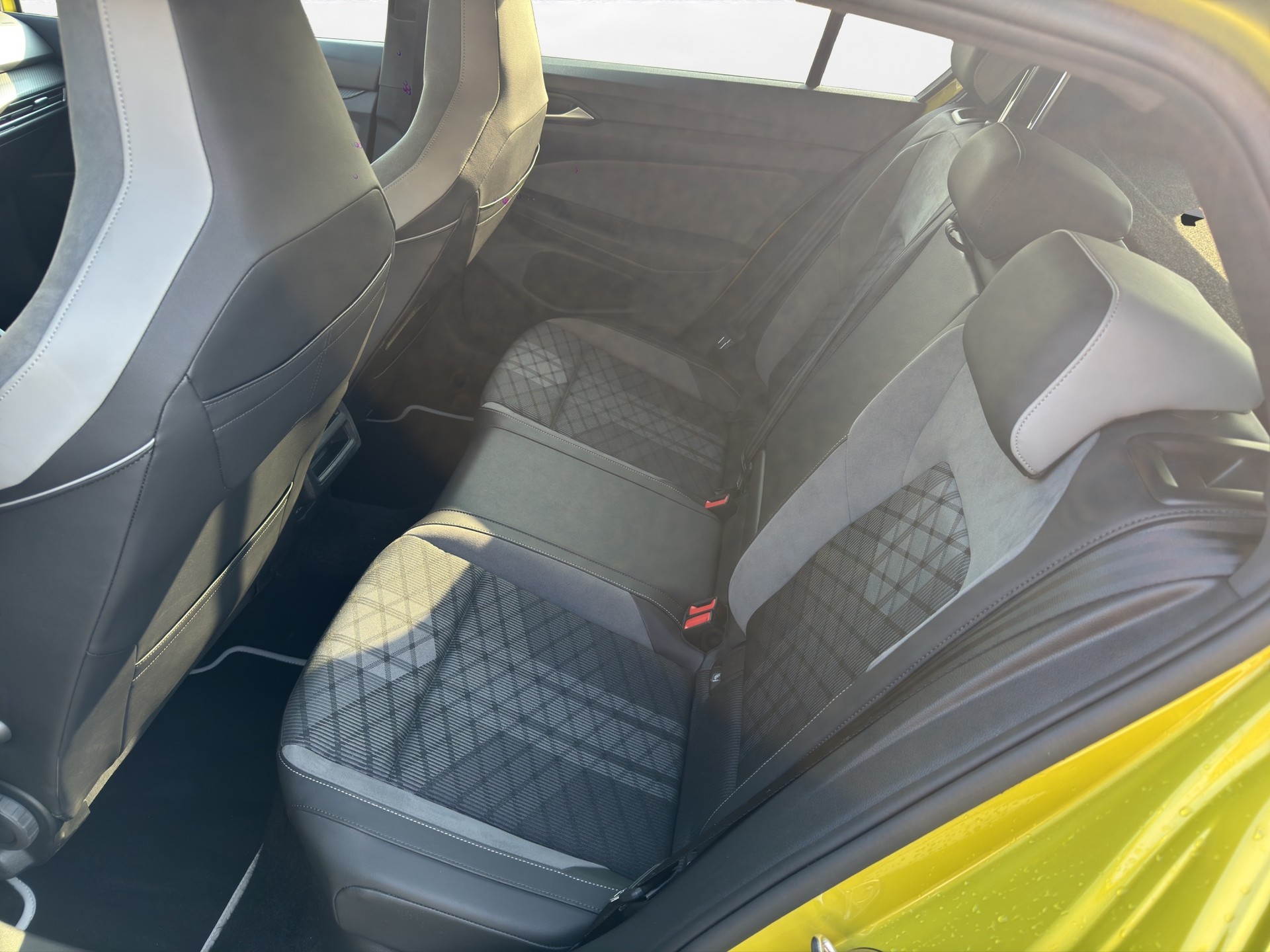 VW Golf 1.5 eTSI mHEV ACT R-Line DSG-image-12