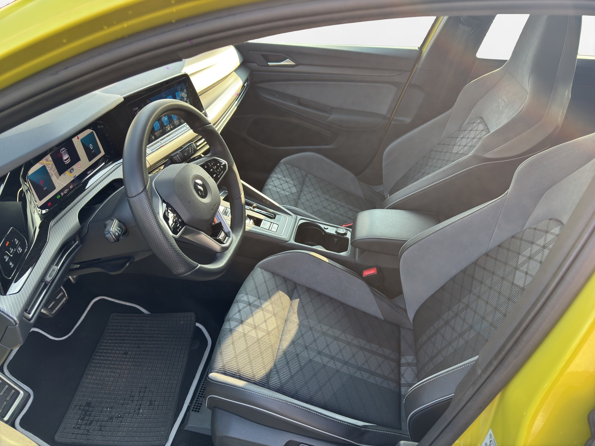 VW Golf 1.5 eTSI mHEV ACT R-Line DSG-image-8