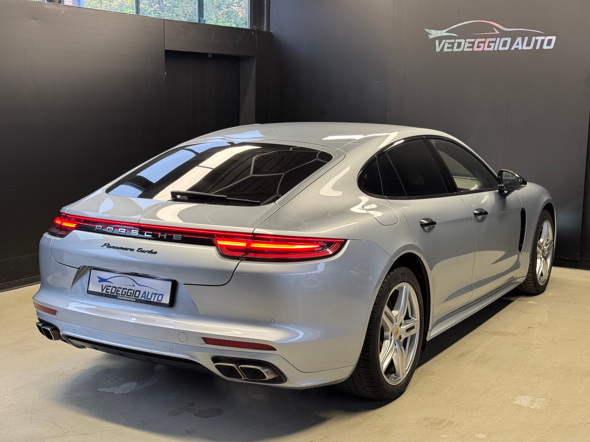 PORSCHE Panamera Turbo PDK-image-5