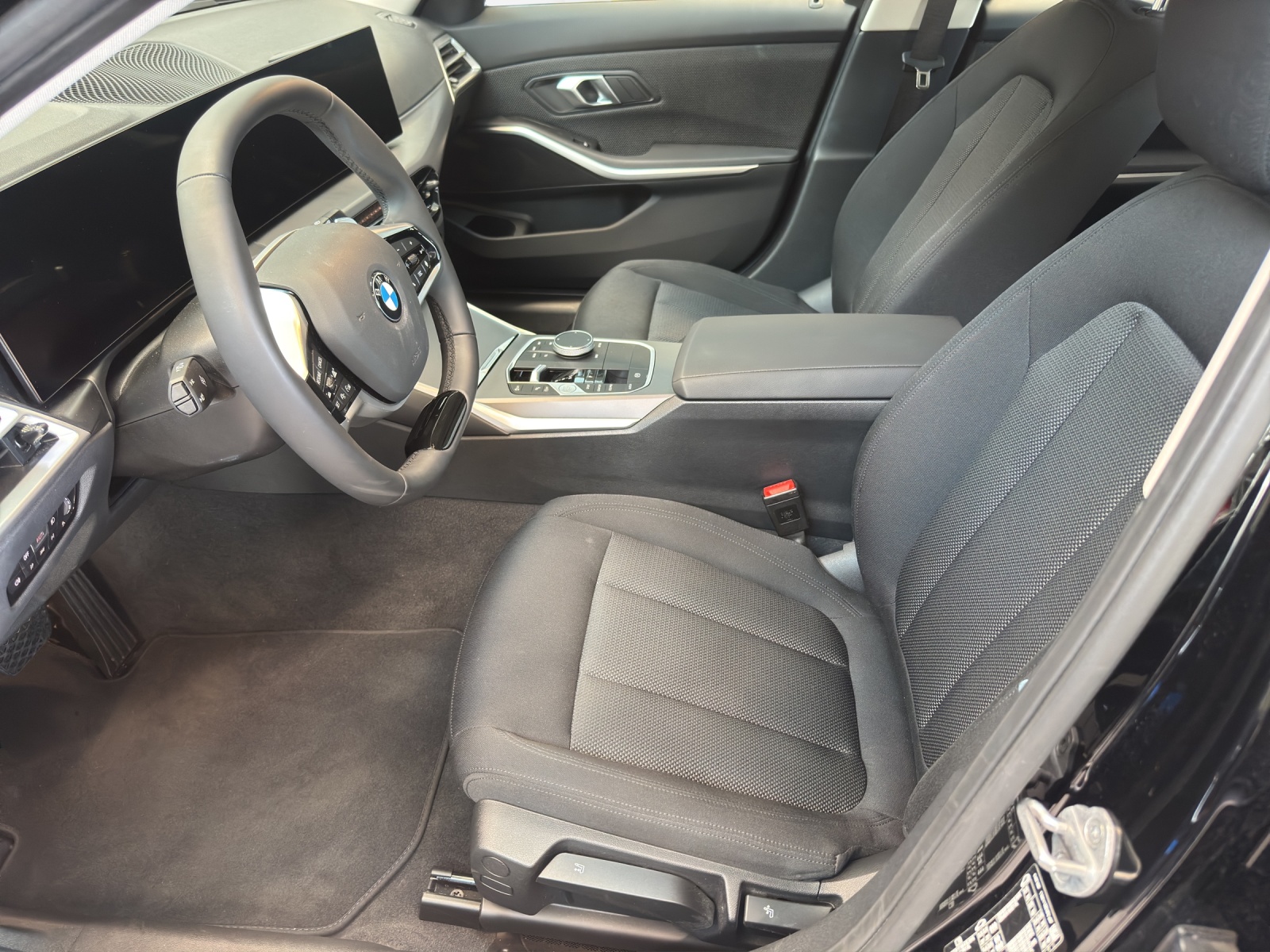 BMW 318i Touring-image-9