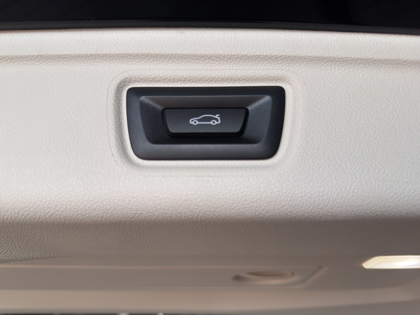 BMW 318i Touring-image-15