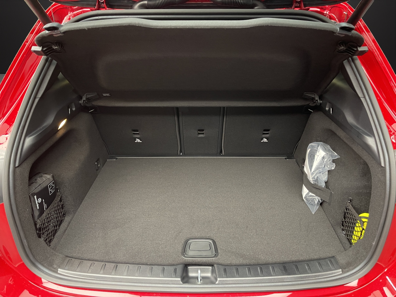 MERCEDES-BENZ GLA 200 7G-DCT Night Star-image-11