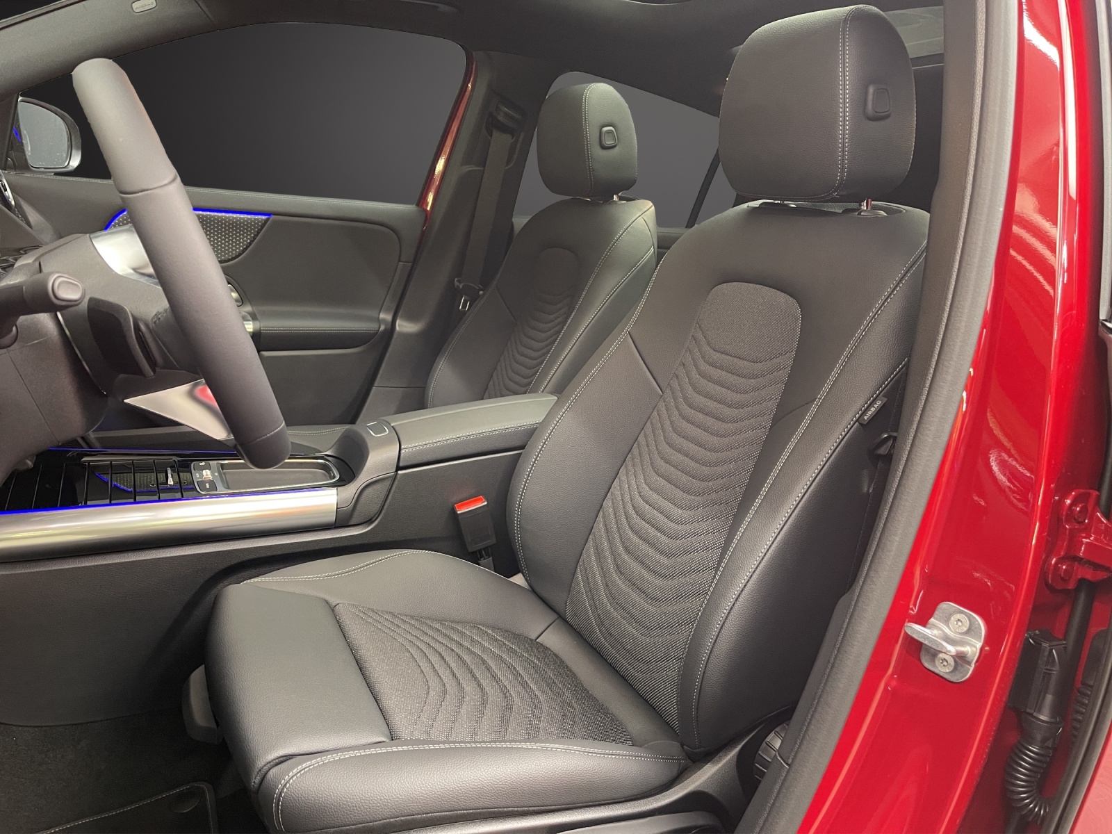 MERCEDES-BENZ GLA 200 7G-DCT Night Star-image-8