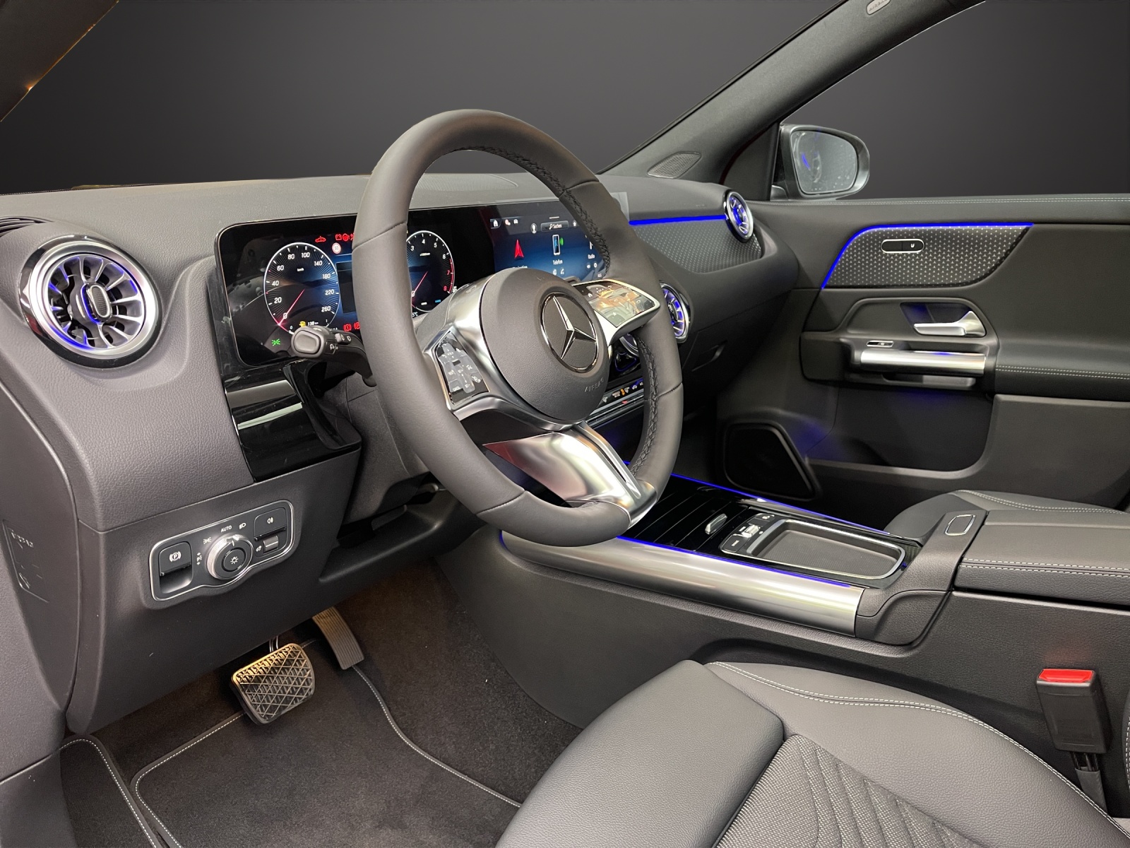 MERCEDES-BENZ GLA 200 7G-DCT Night Star-image-7