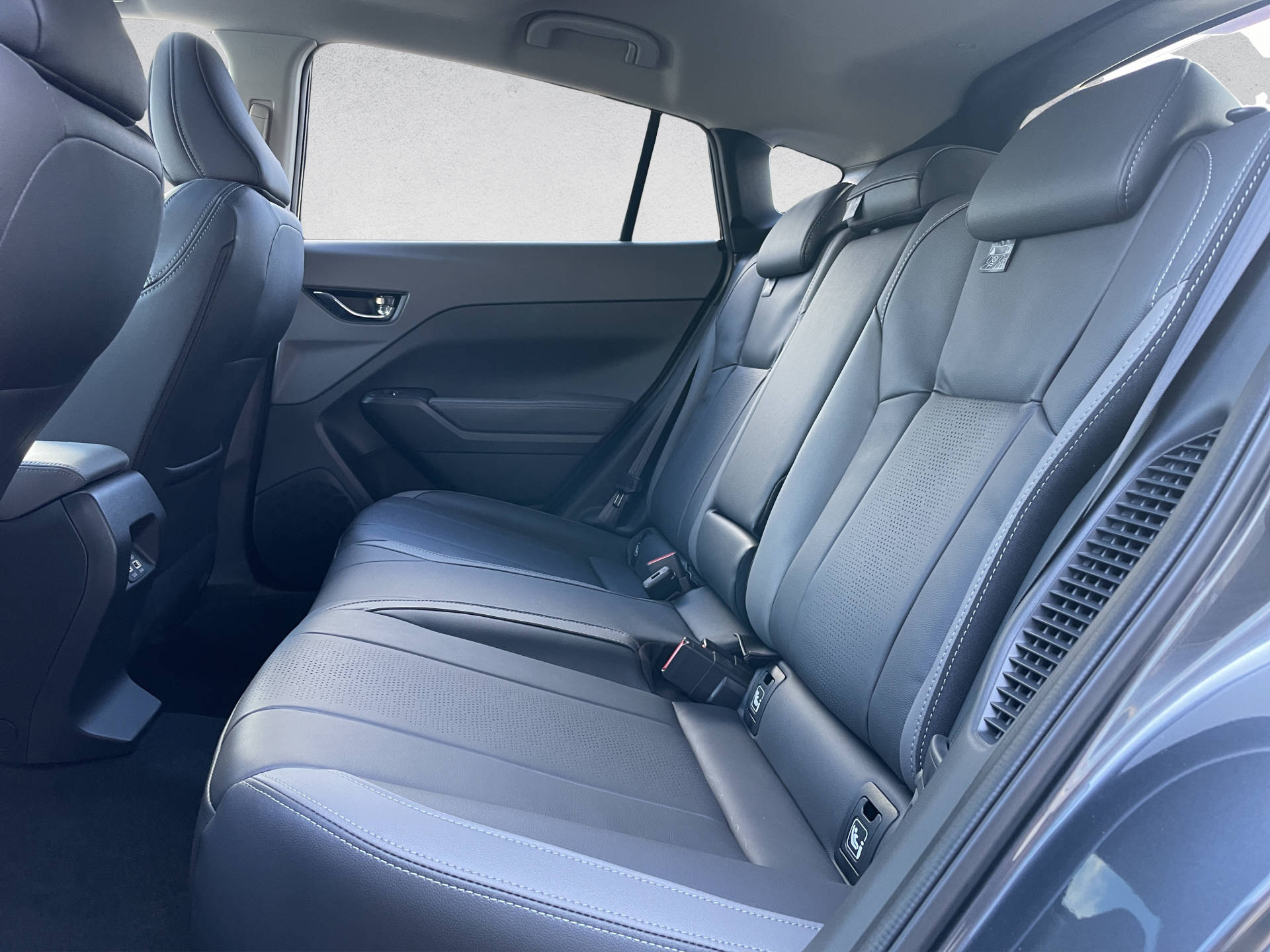 SUBARU Crosstrek 2.0i e-Boxer Luxury-image-14