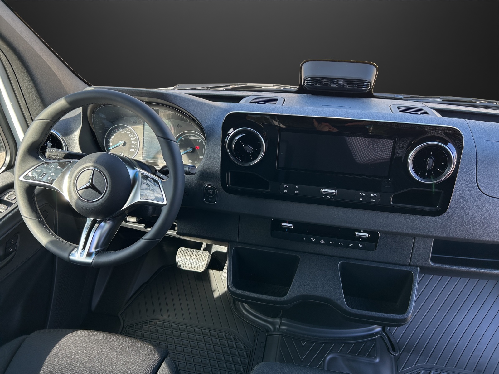 MERCEDES-BENZ eSprinter 320 PRO KA 3665mm S Worker-image-8