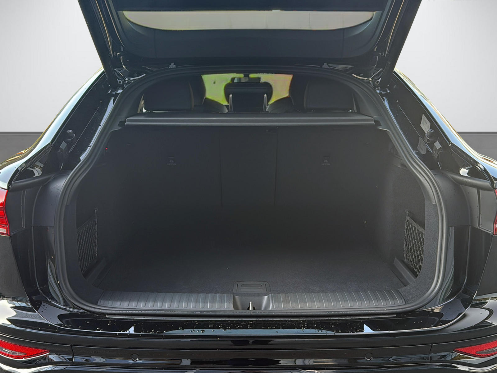 AUDI Q6 e-tron Sportback quattro-image-6