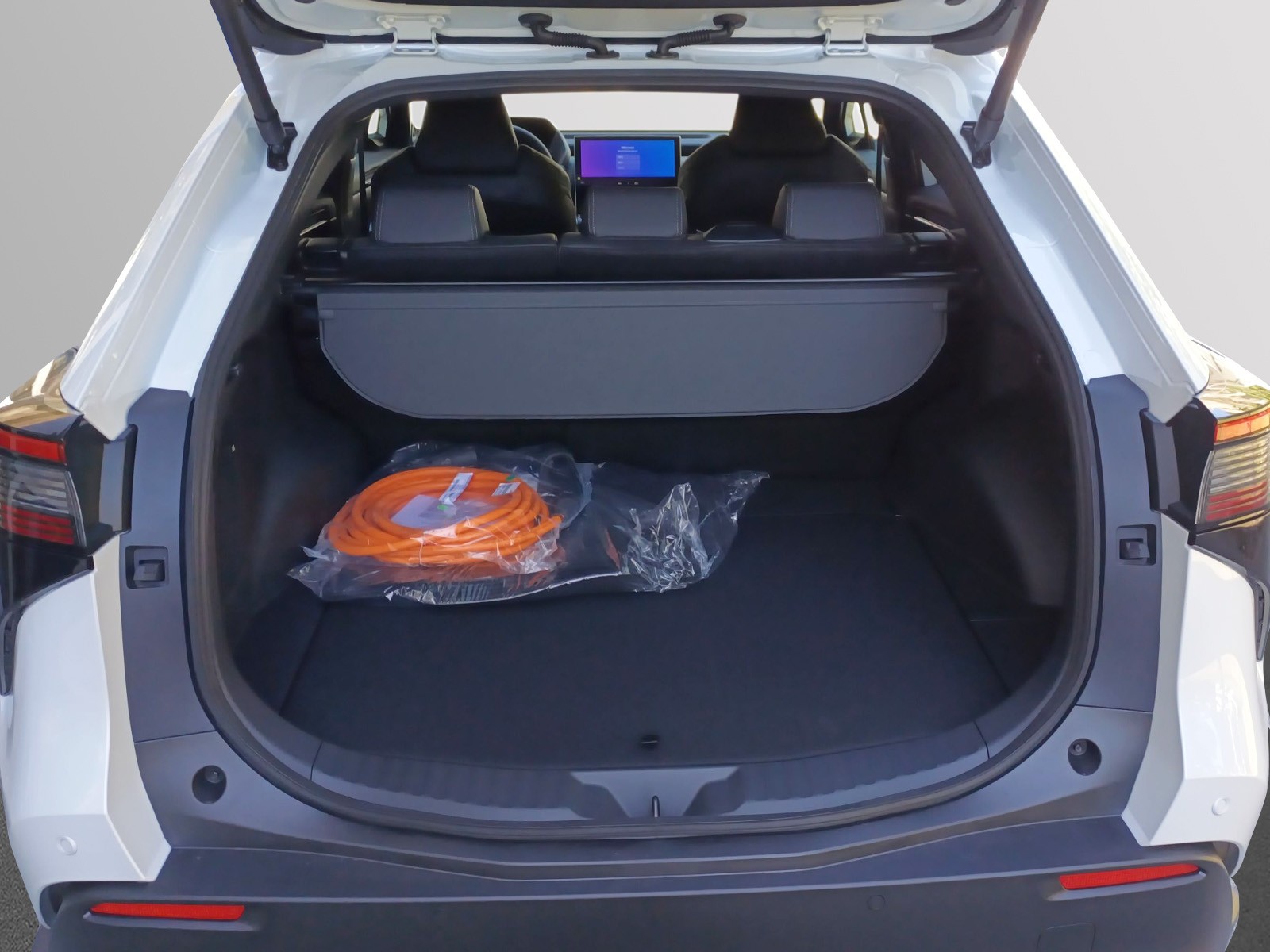TOYOTA bZ4X Premium AWD-image-6