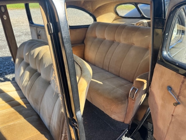 FORD 81A Sedan-image-9