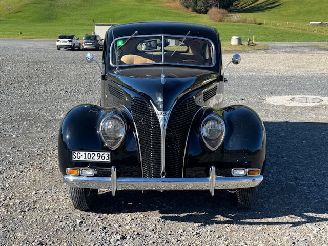 FORD 81A Sedan-image-0