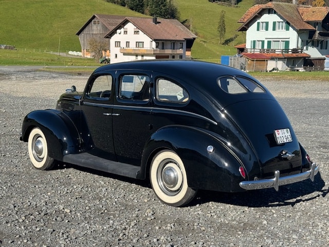 FORD 81A Sedan-image-3