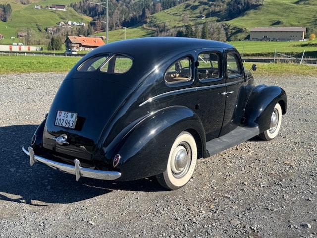 FORD 81A Sedan-image-7