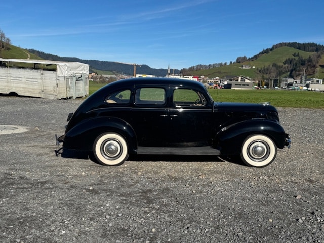 FORD 81A Sedan-image-6