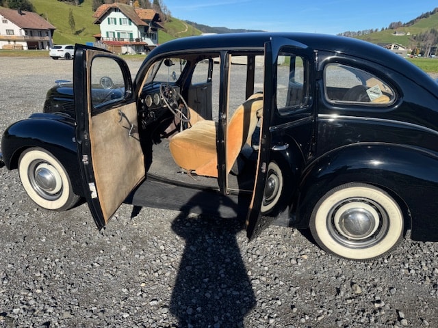 FORD 81A Sedan-image-8