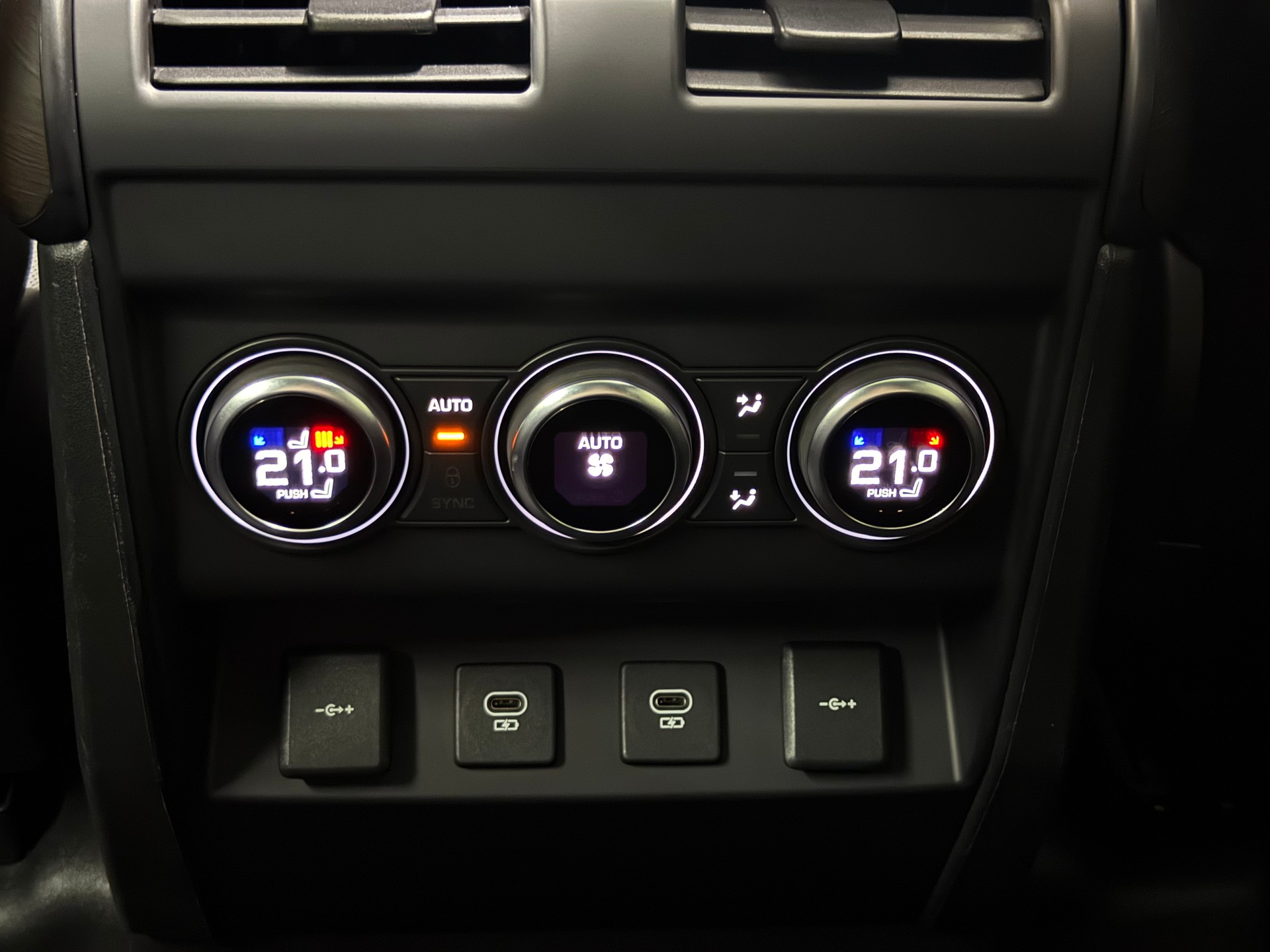 LAND ROVER Defender 110 P400 I6 X-Dynamic HSE 3.0 AT8-image-20