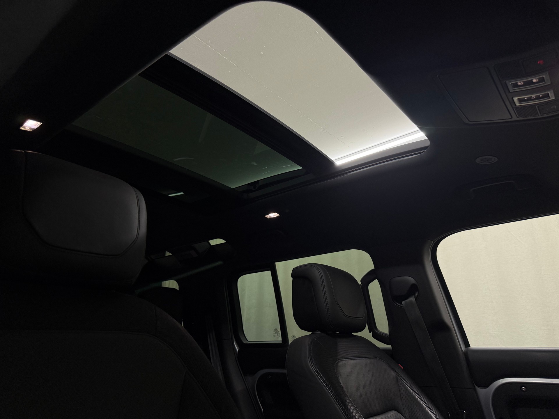 LAND ROVER Defender 110 P400 I6 X-Dynamic HSE 3.0 AT8-image-10