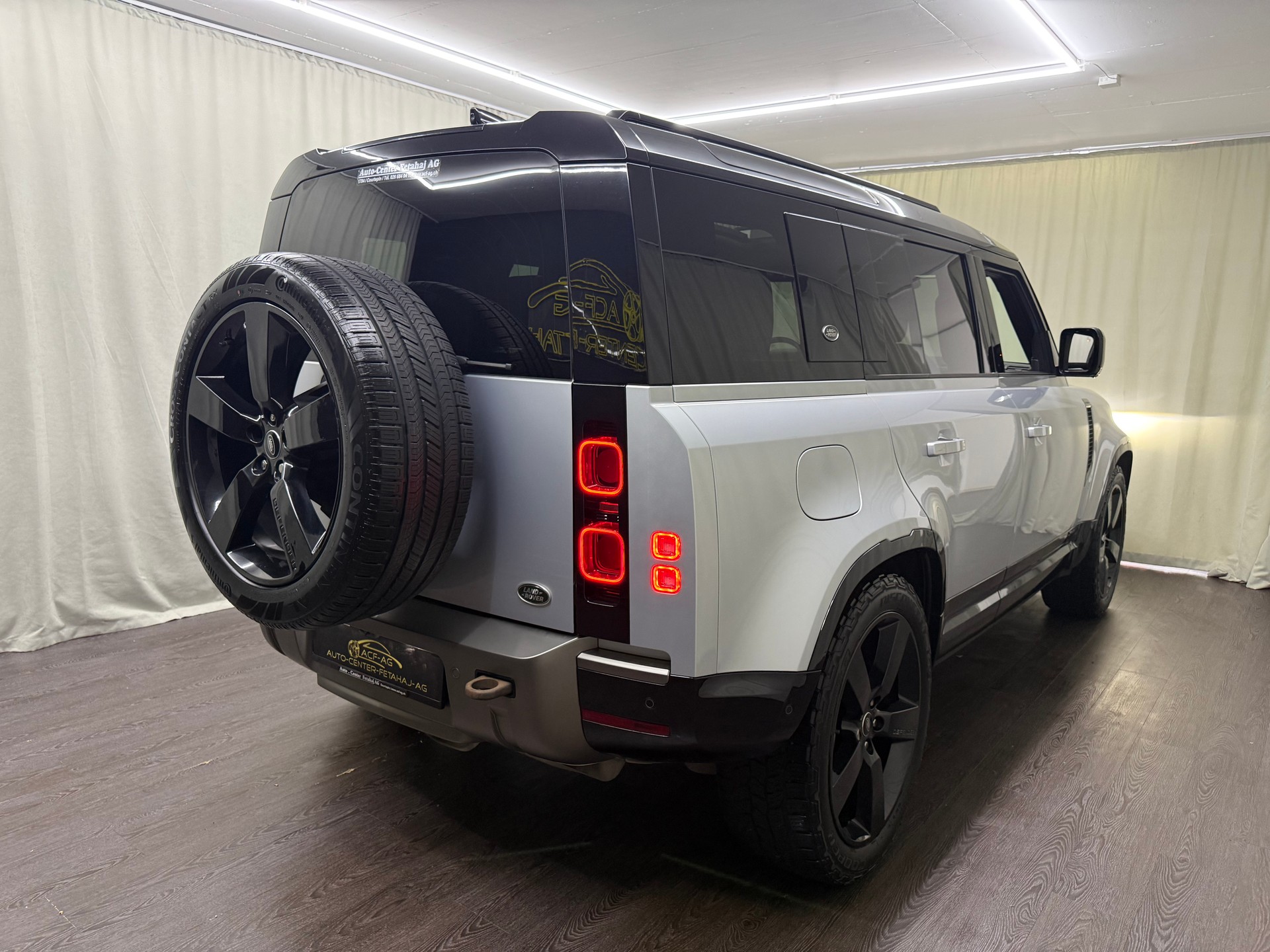 LAND ROVER Defender 110 P400 I6 X-Dynamic HSE 3.0 AT8-image-3