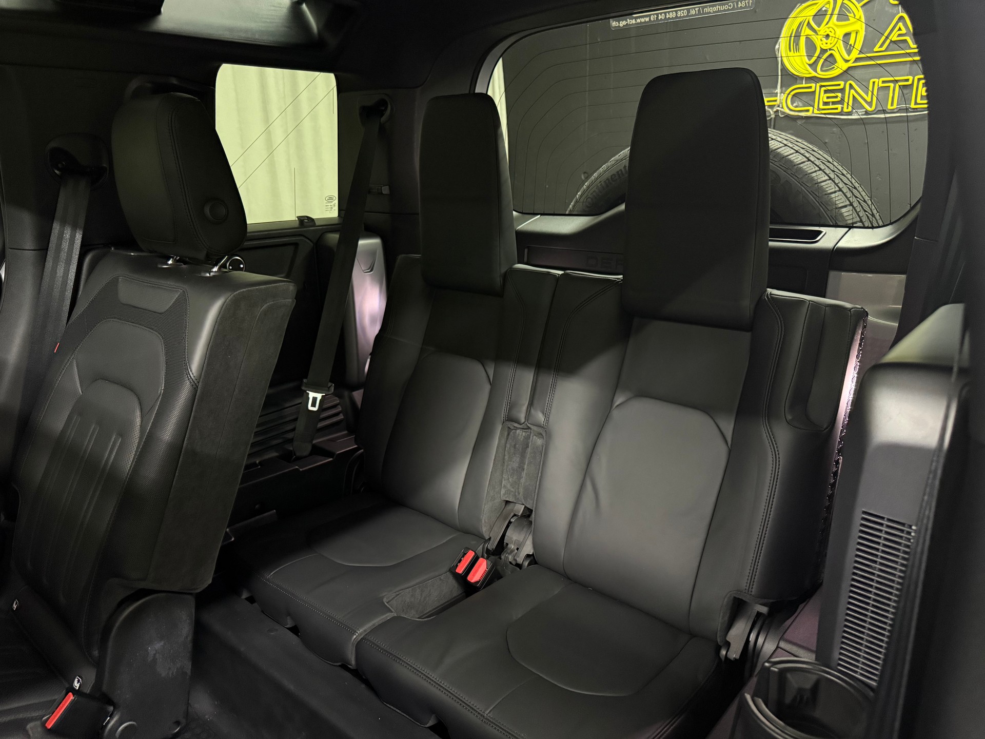 LAND ROVER Defender 110 P400 I6 X-Dynamic HSE 3.0 AT8-image-9