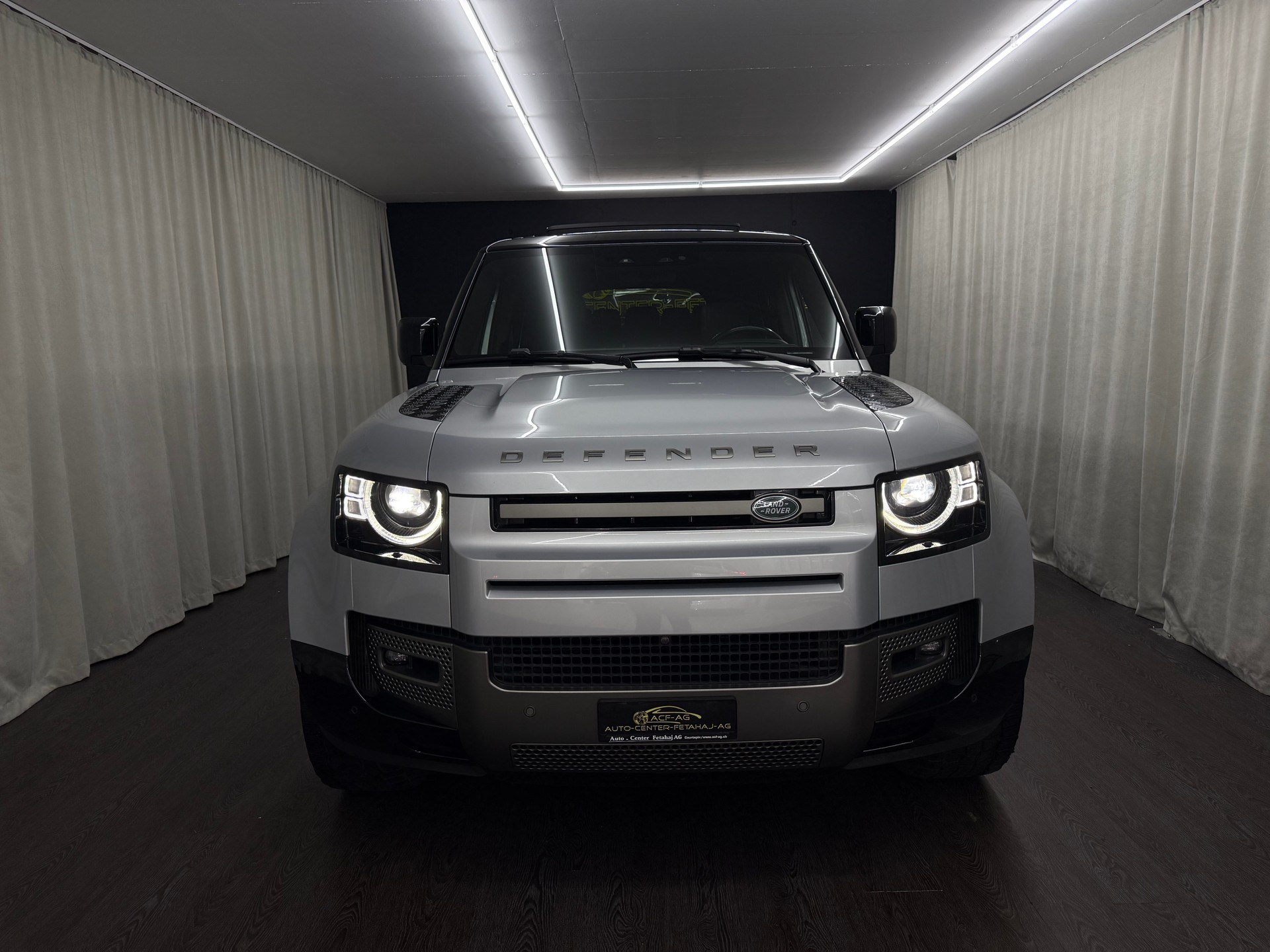 LAND ROVER Defender 110 P400 I6 X-Dynamic HSE 3.0 AT8-image-1