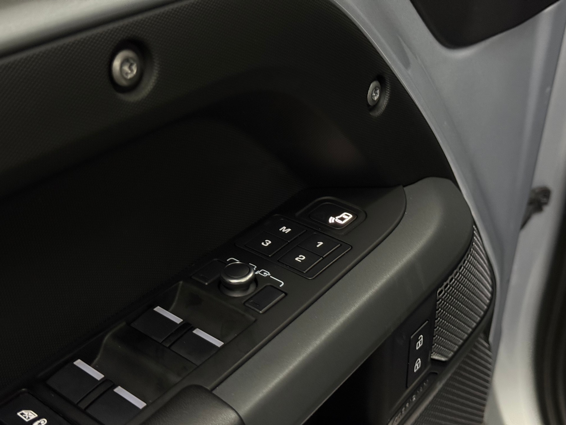 LAND ROVER Defender 110 P400 I6 X-Dynamic HSE 3.0 AT8-image-17