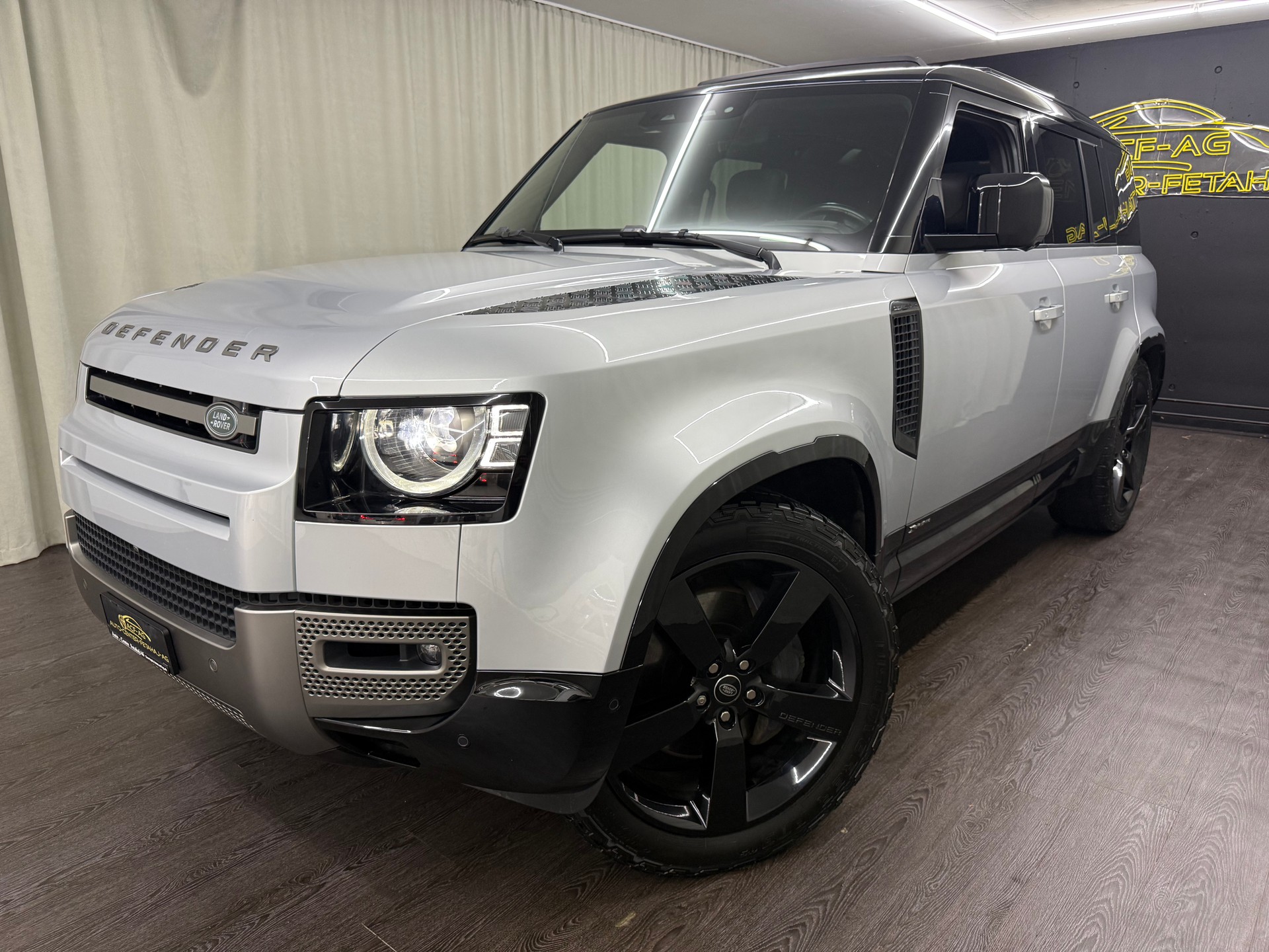 LAND ROVER Defender 110 P400 I6 X-Dynamic HSE 3.0 AT8-image-0