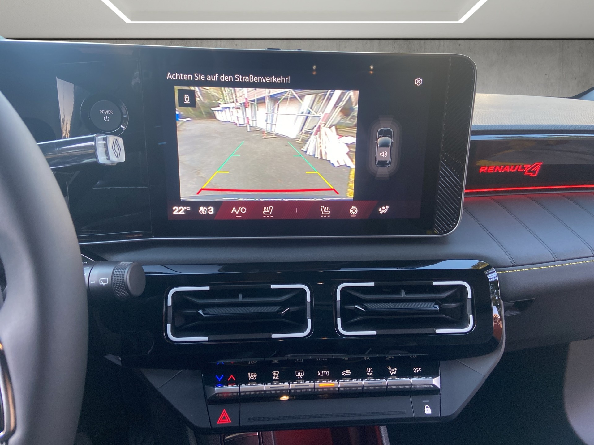 RENAULT R4 E-Tech Comfort Range 52 kWh Iconic-image-9