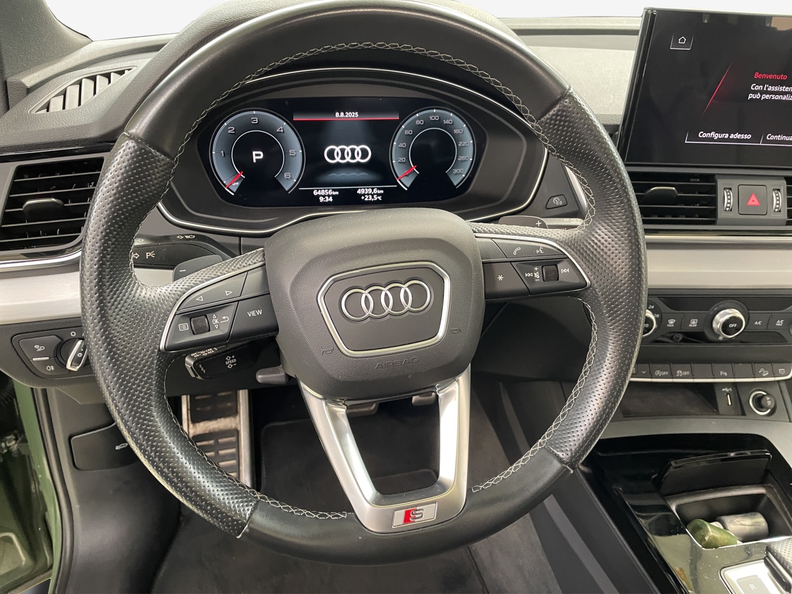AUDI Q5 40 TDI Black Edition quattro S-tronic-image-9