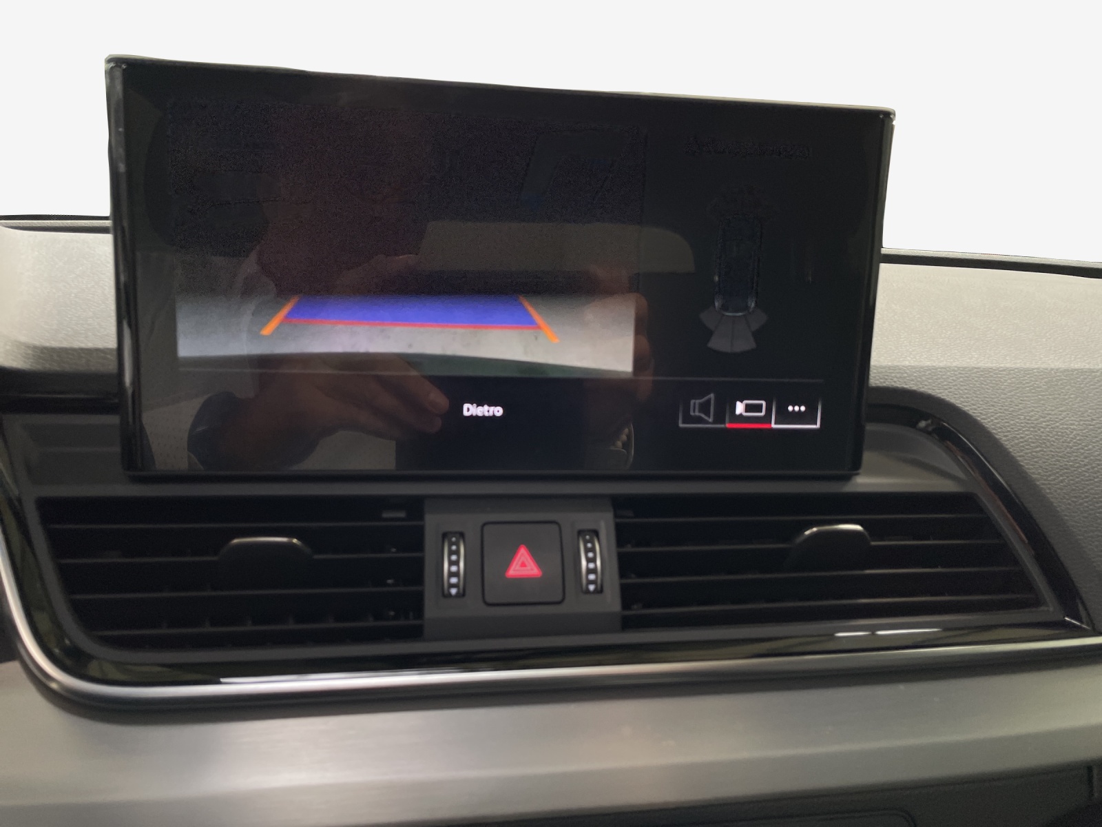 AUDI Q5 40 TDI Black Edition quattro S-tronic-image-14
