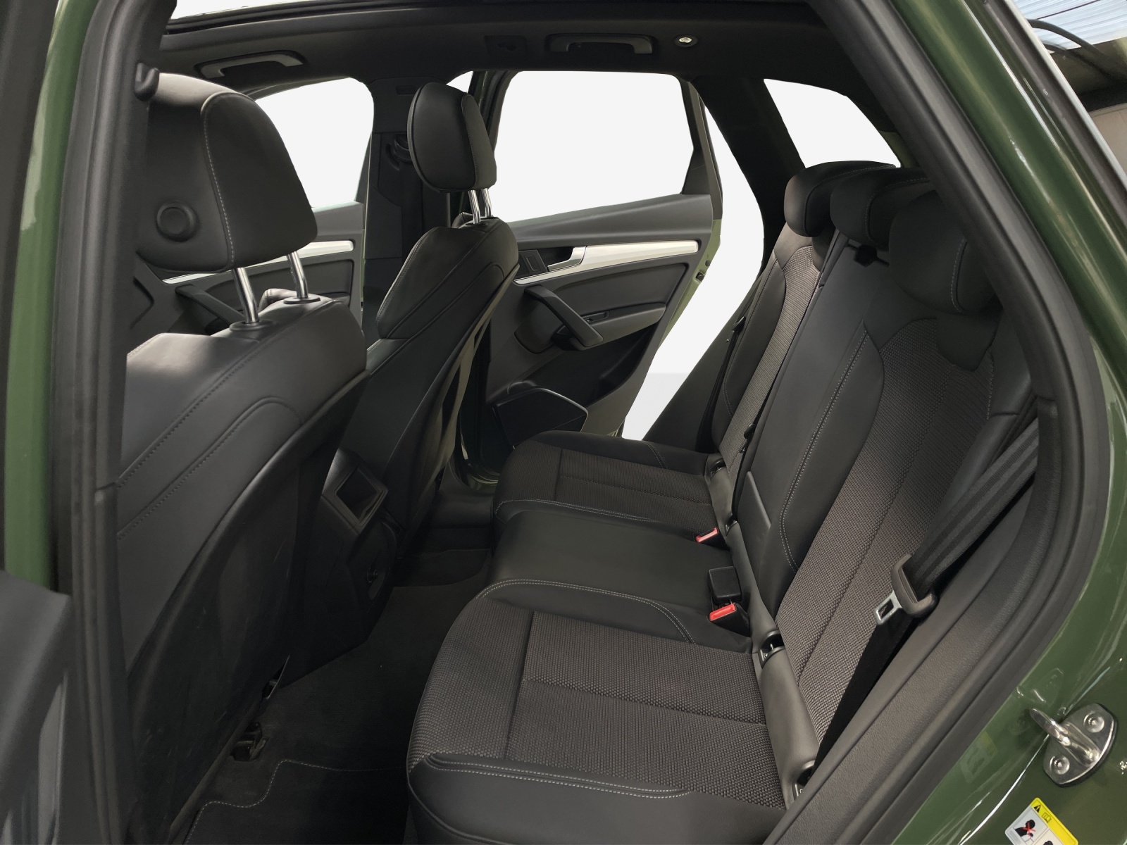 AUDI Q5 40 TDI Black Edition quattro S-tronic-image-11