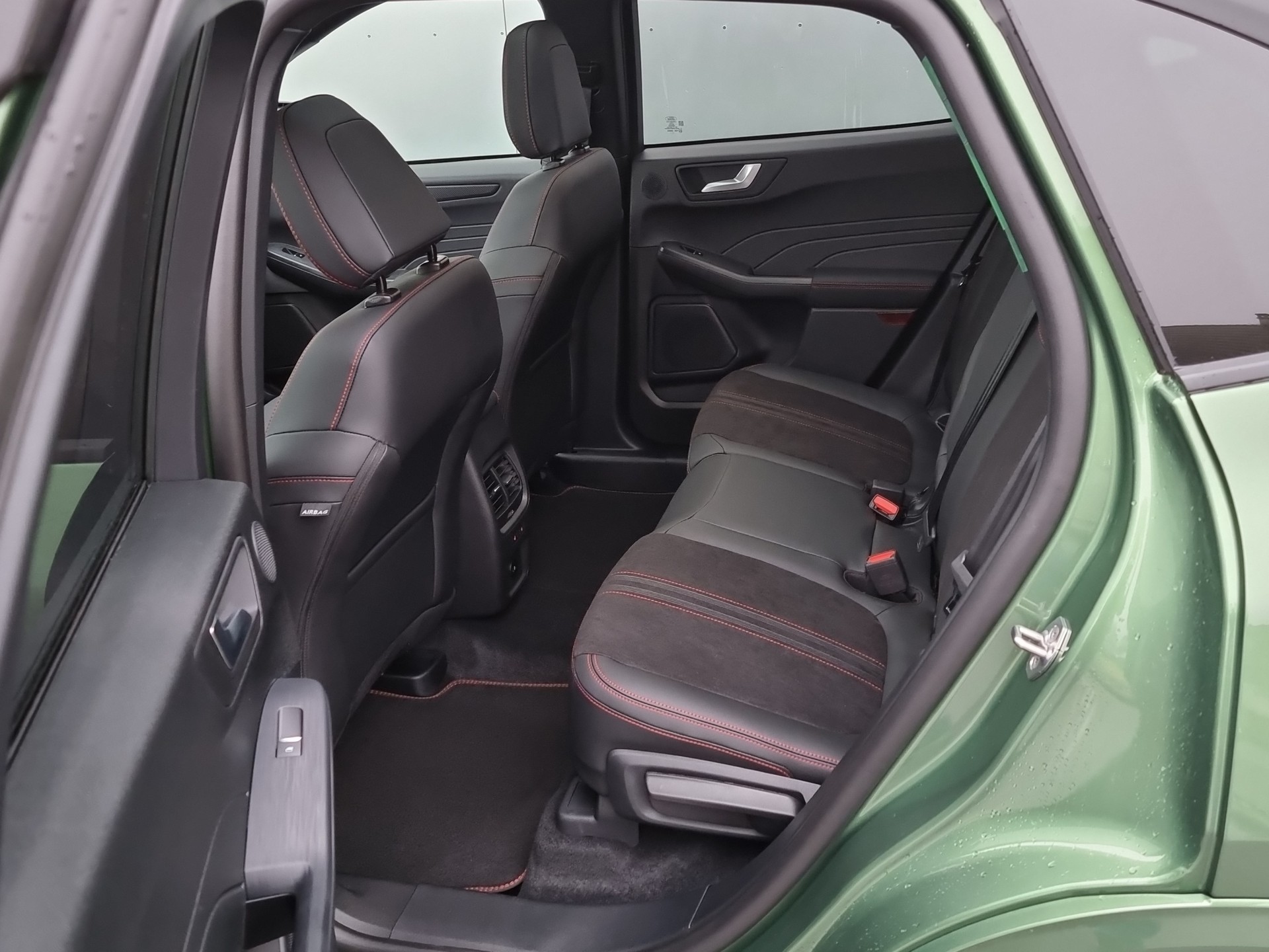 FORD Kuga 2.5 Hybrid ST-Line X 4x4-image-13