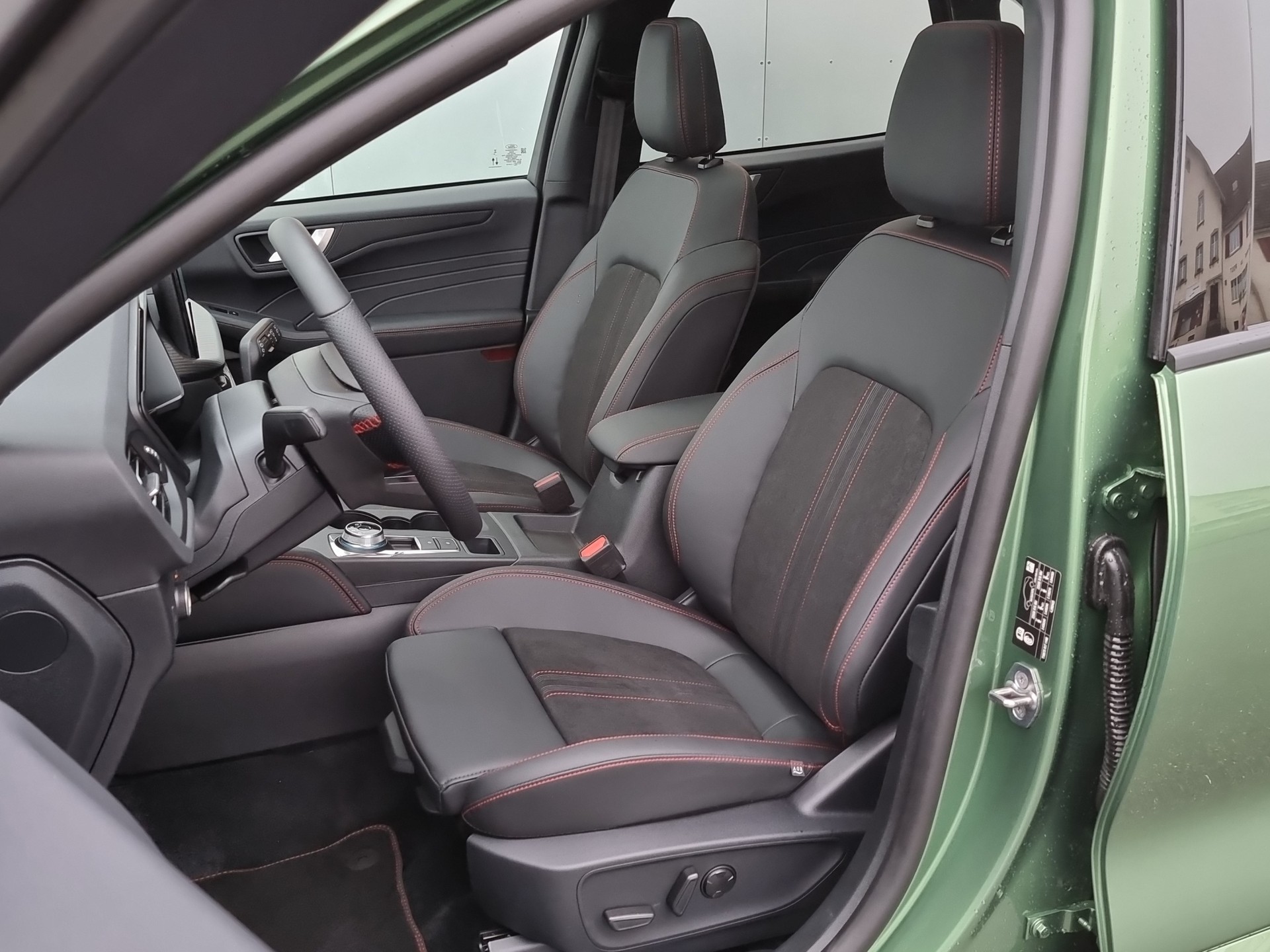 FORD Kuga 2.5 Hybrid ST-Line X 4x4-image-11