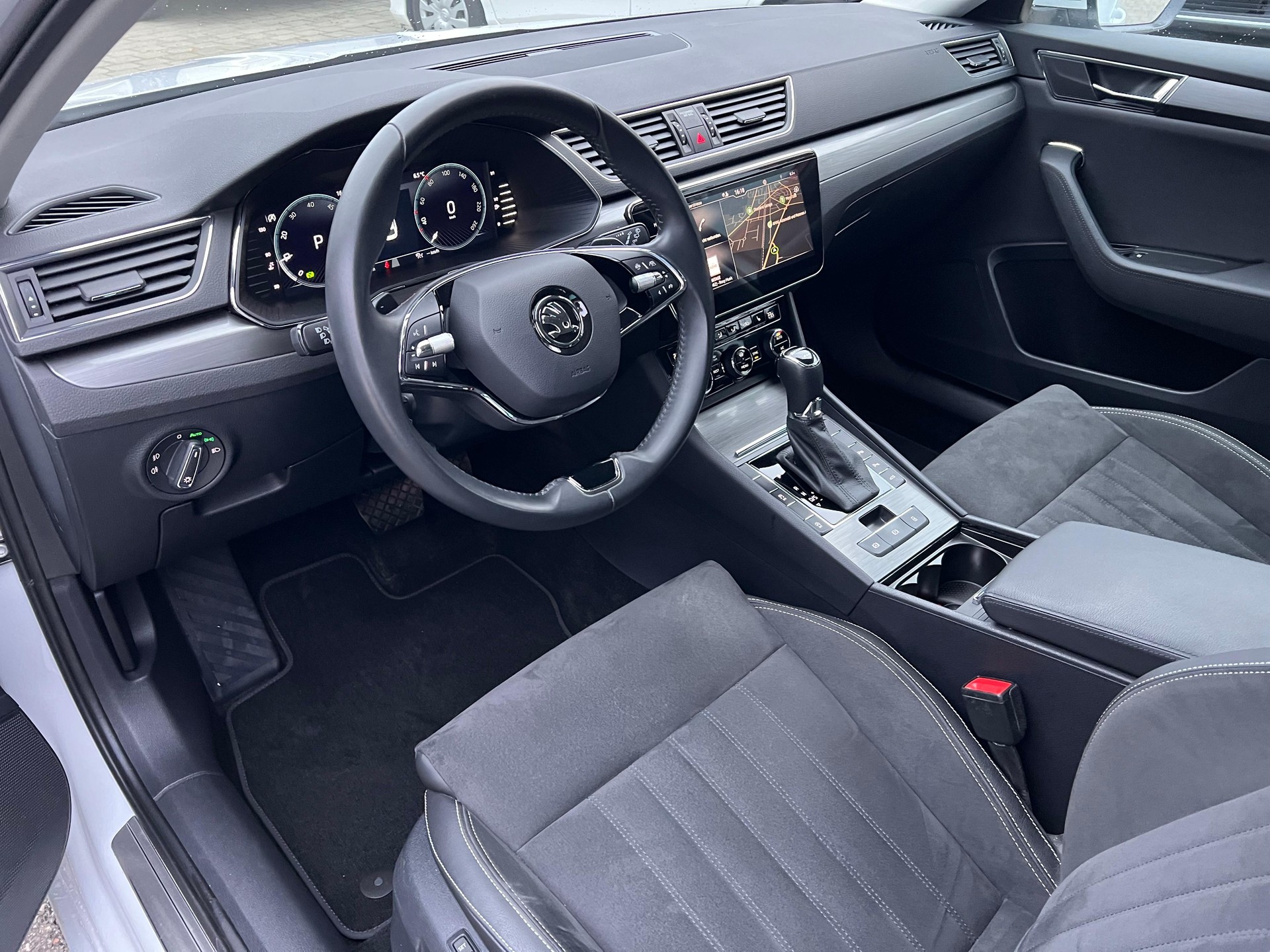SKODA Superb Combi 2.0 TDI 200 Style 4x4 DSG-image-7