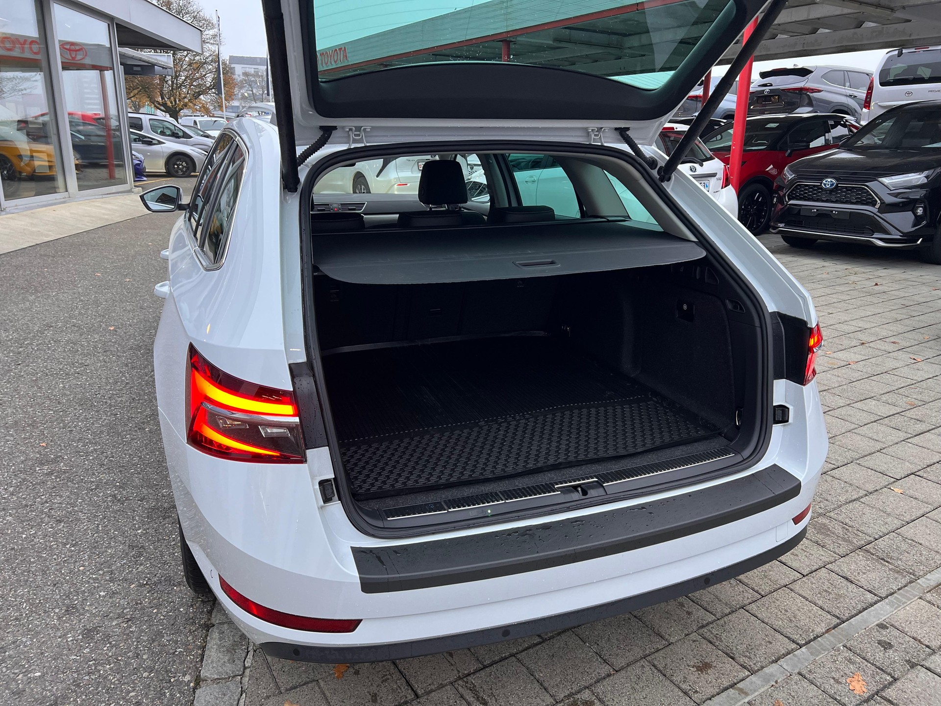 SKODA Superb Combi 2.0 TDI 200 Style 4x4 DSG-image-6