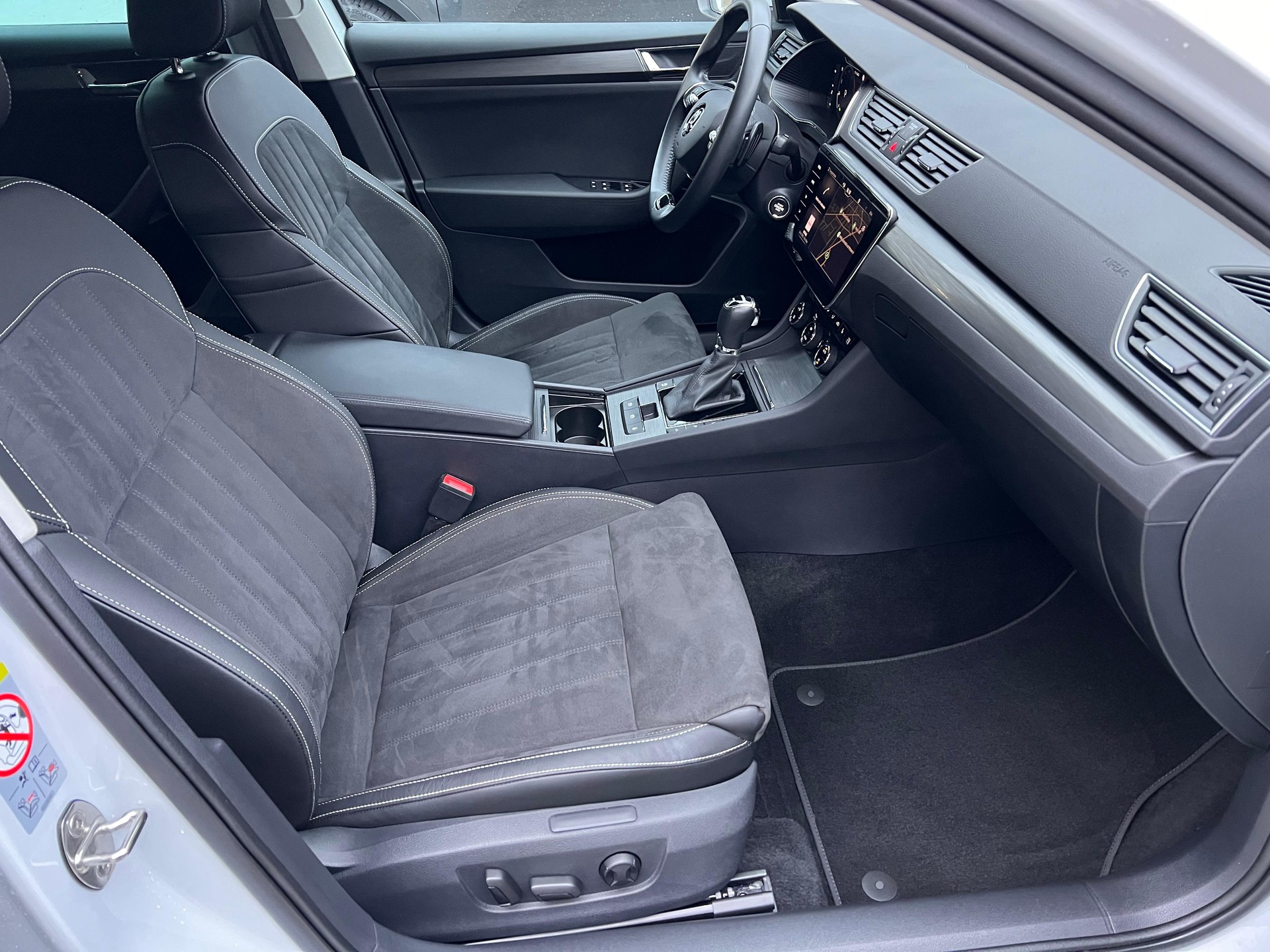 SKODA Superb Combi 2.0 TDI 200 Style 4x4 DSG-image-12