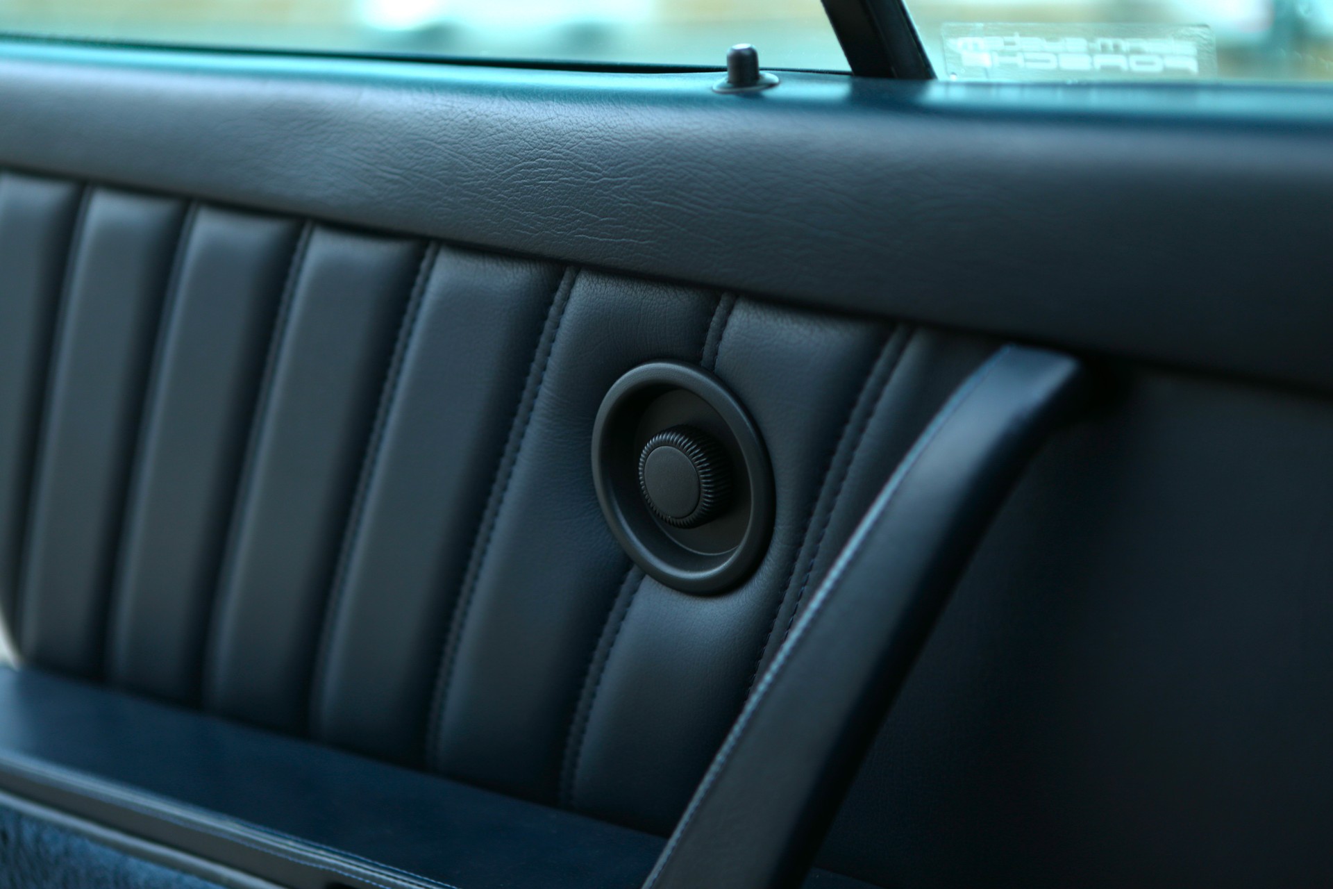 PORSCHE 911 Carrera 2 Cabrio 964-image-8
