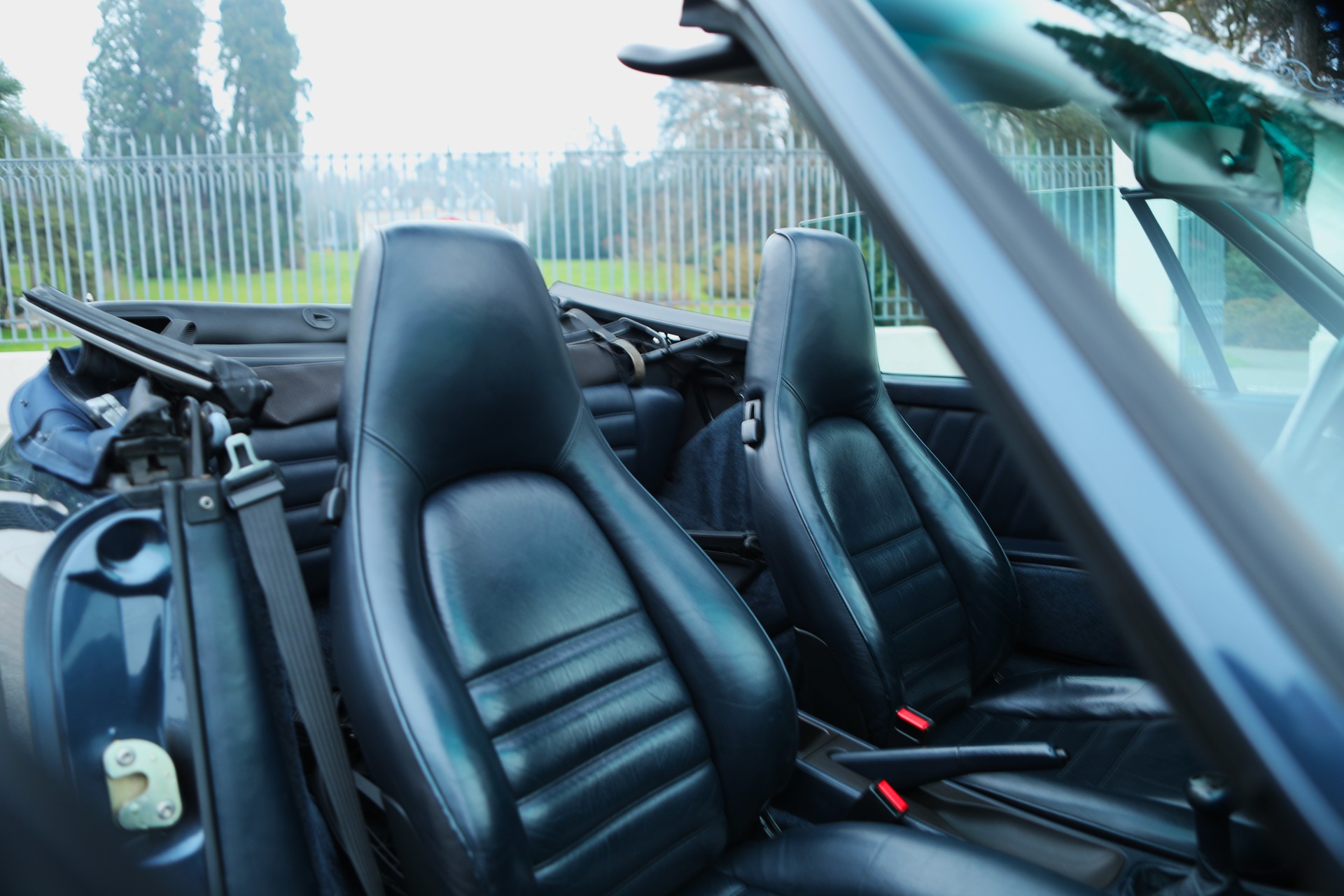 PORSCHE 911 Carrera 2 Cabrio 964-image-3