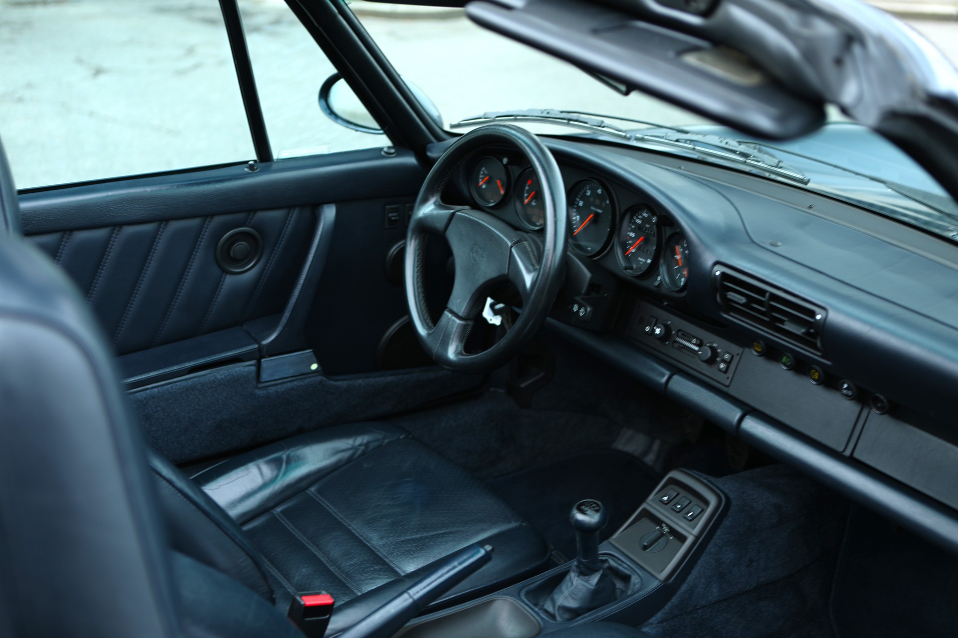PORSCHE 911 Carrera 2 Cabrio 964-image-10