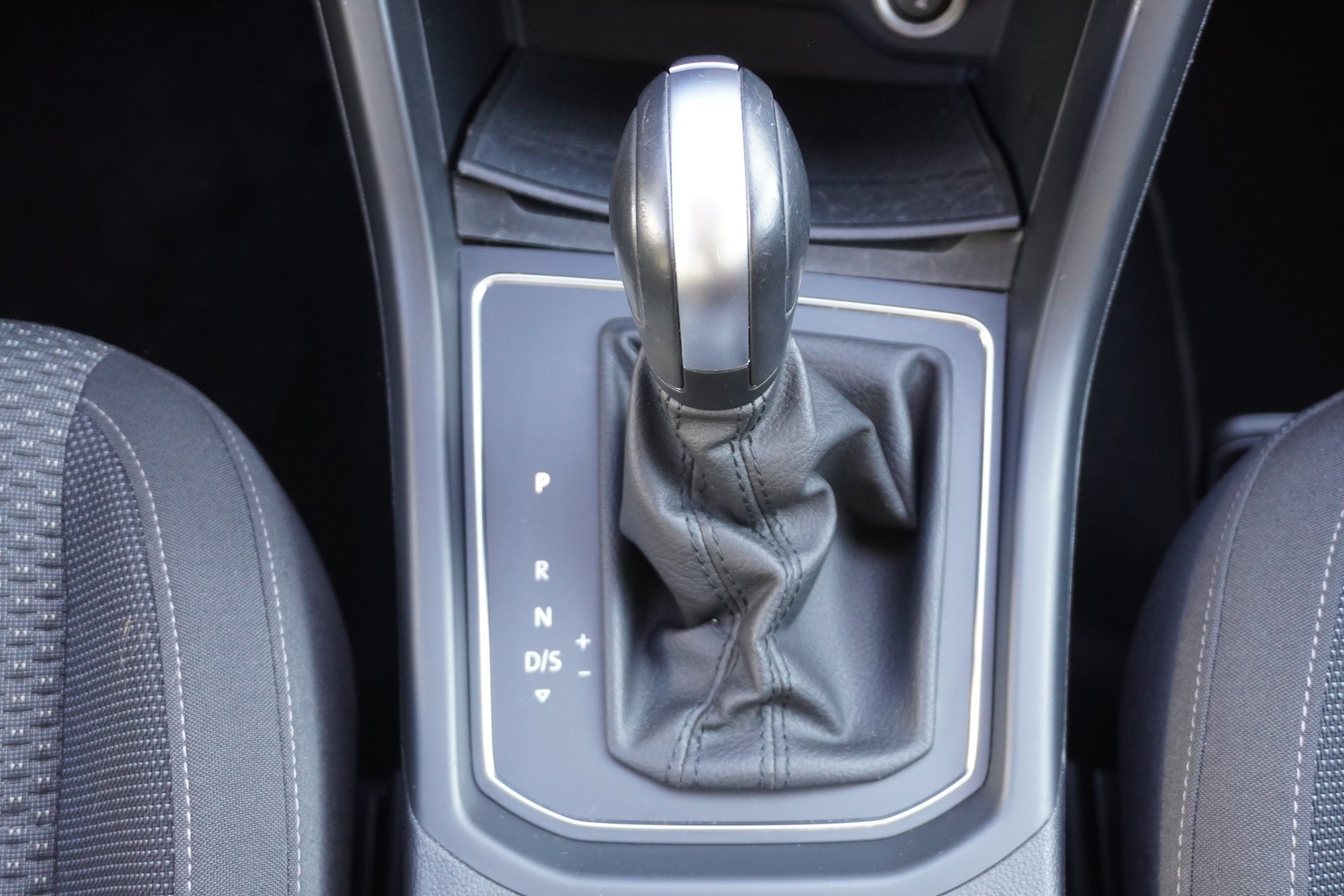 VW Touran 1.5 TSI EVO Comfortline DSG 7-PLÄTZER!!!-image-16
