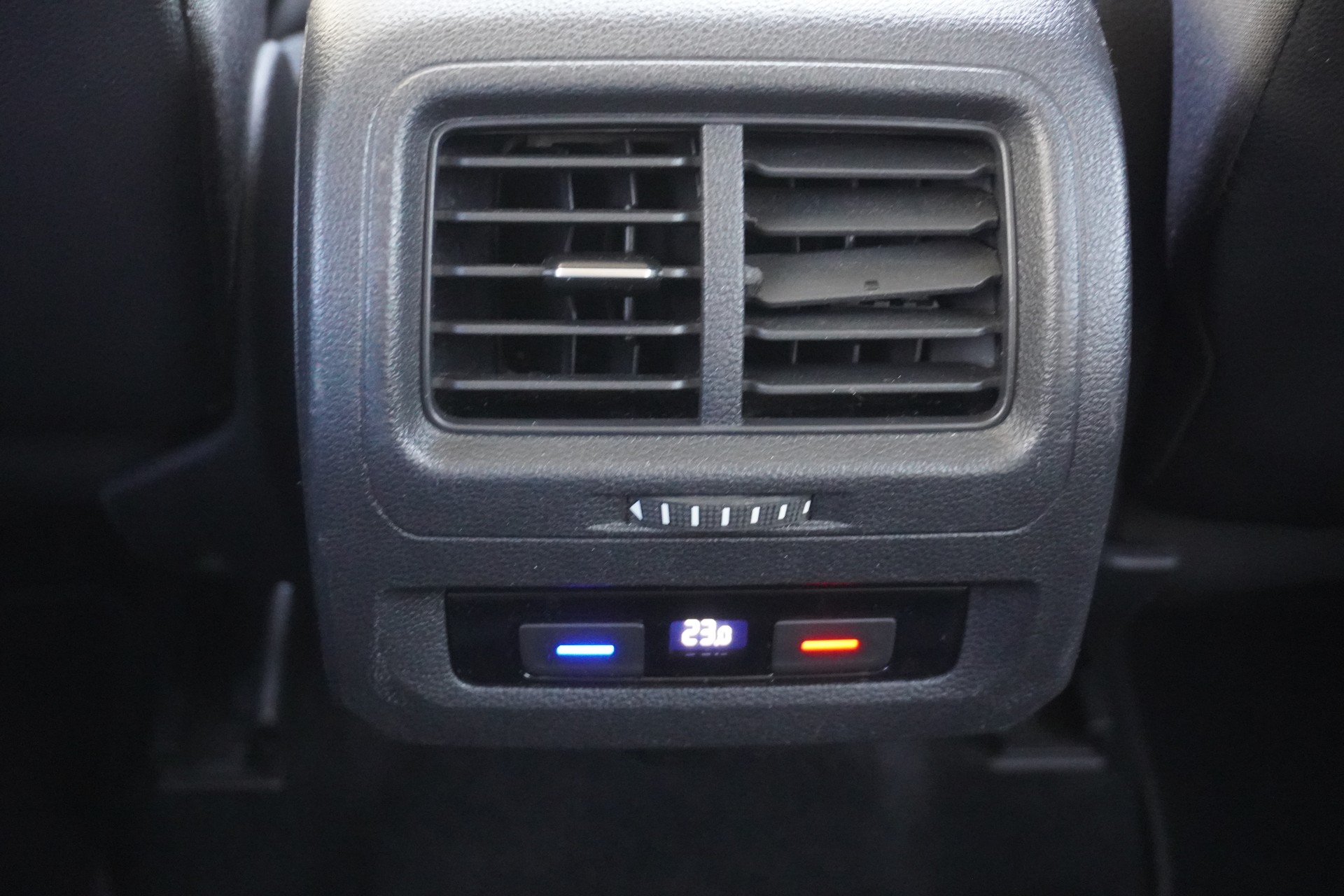 VW Touran 1.5 TSI EVO Comfortline DSG 7-PLÄTZER!!!-image-15