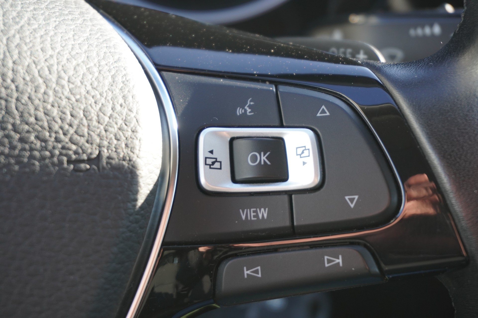 VW Touran 1.5 TSI EVO Comfortline DSG 7-PLÄTZER!!!-image-18