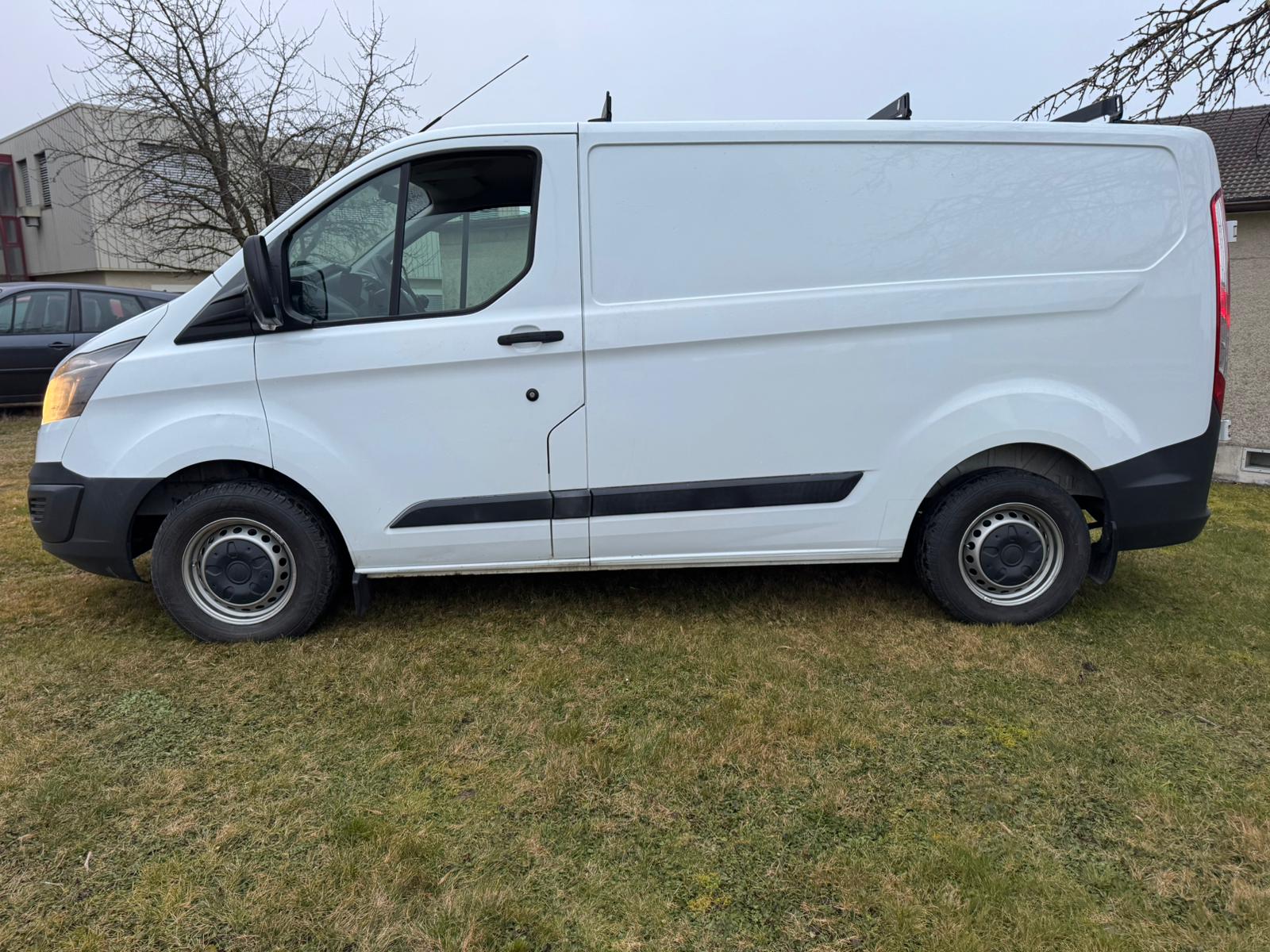 FORD Transit Custom Van 250 L1H1 Level 2-image-3