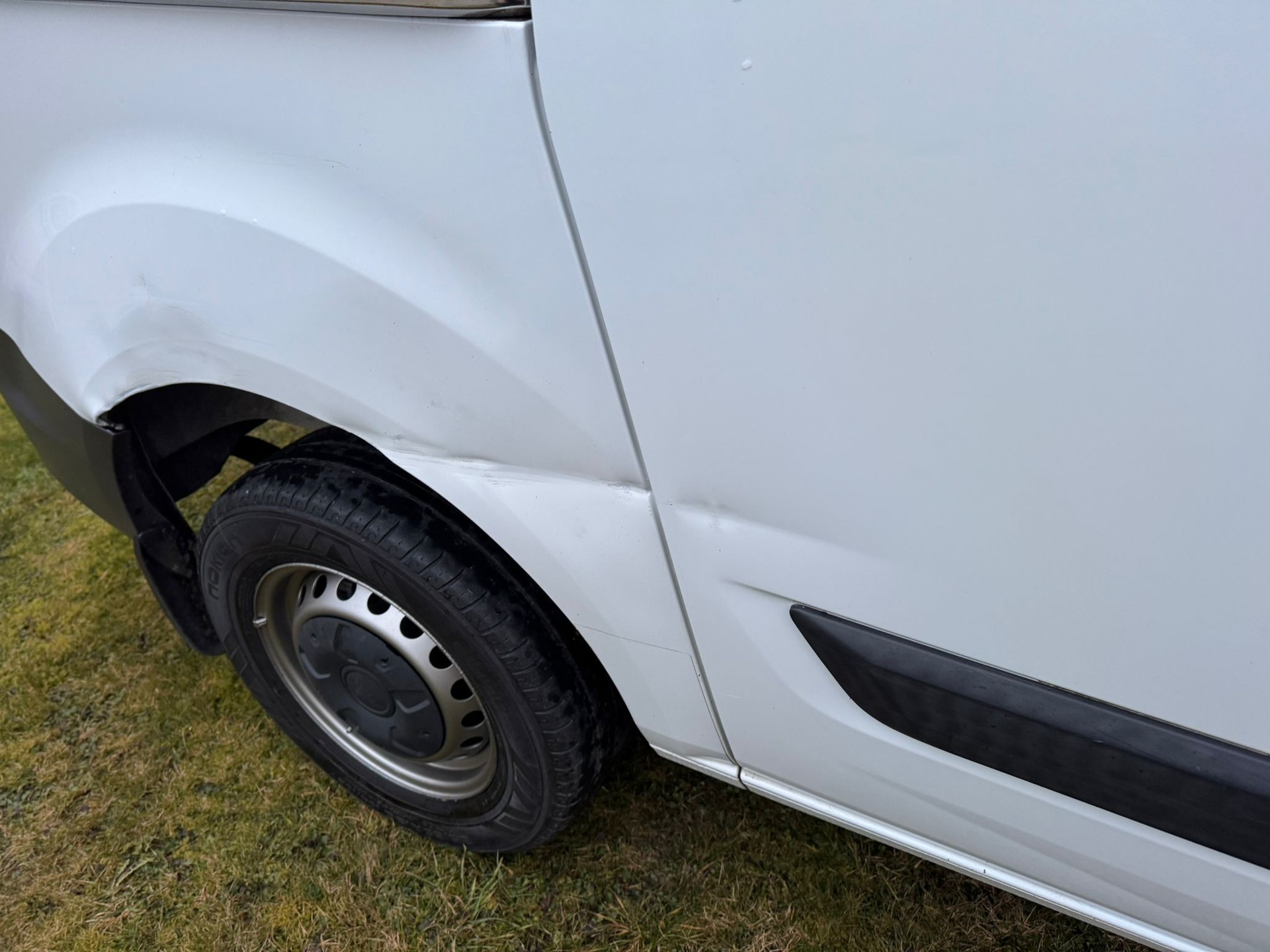 FORD Transit Custom Van 250 L1H1 Level 2-image-9