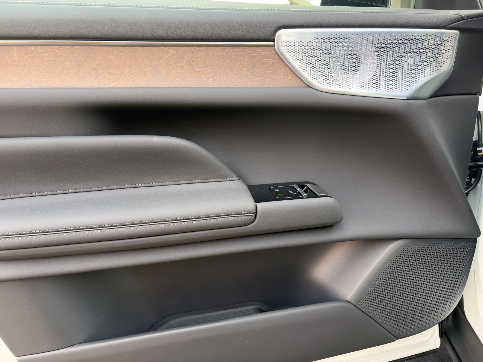 VOLVO ES90 Ultra-image-14