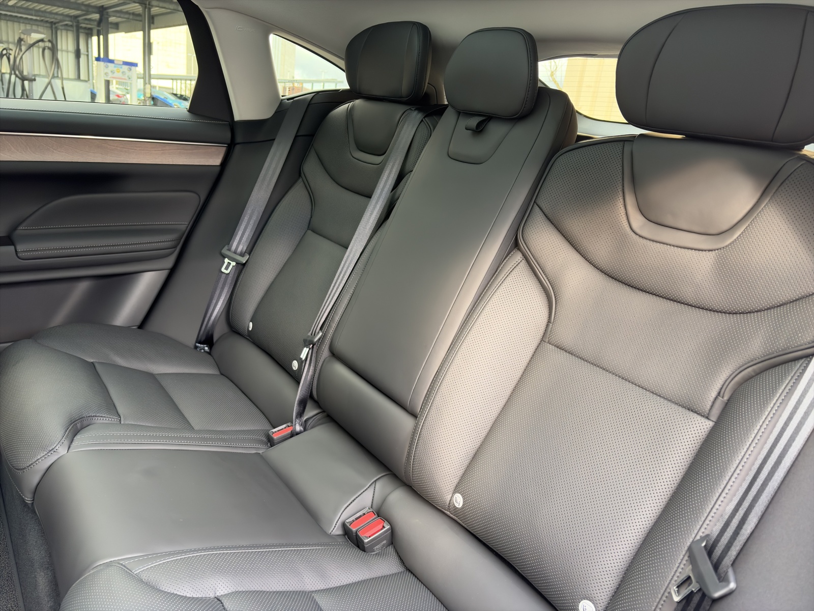 VOLVO ES90 Ultra-image-15