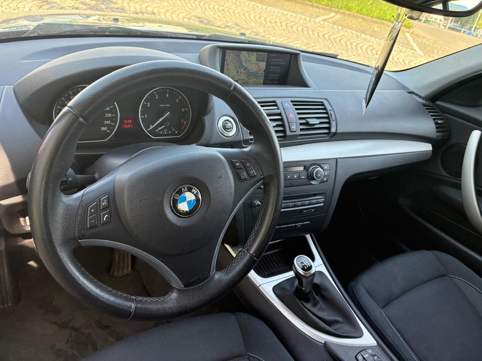 BMW 120i-image-2